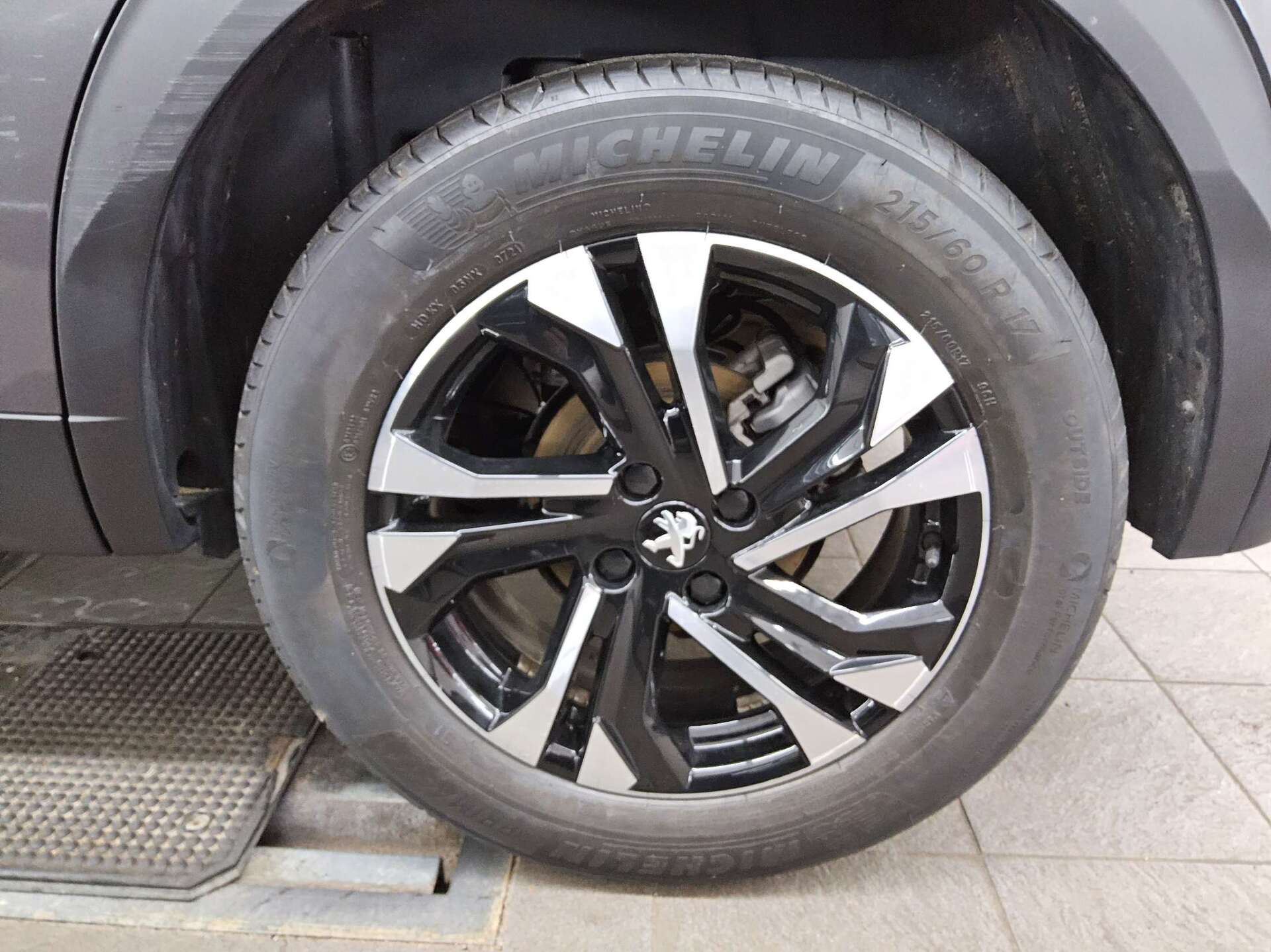 Peugeot 2008 1.2 PureTech Allure Navi LED T-Leder RFK 10