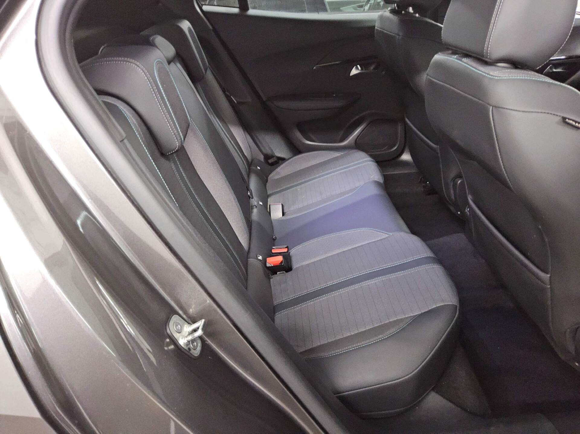 Peugeot 2008 1.2 PureTech Allure Navi LED T-Leder RFK 13