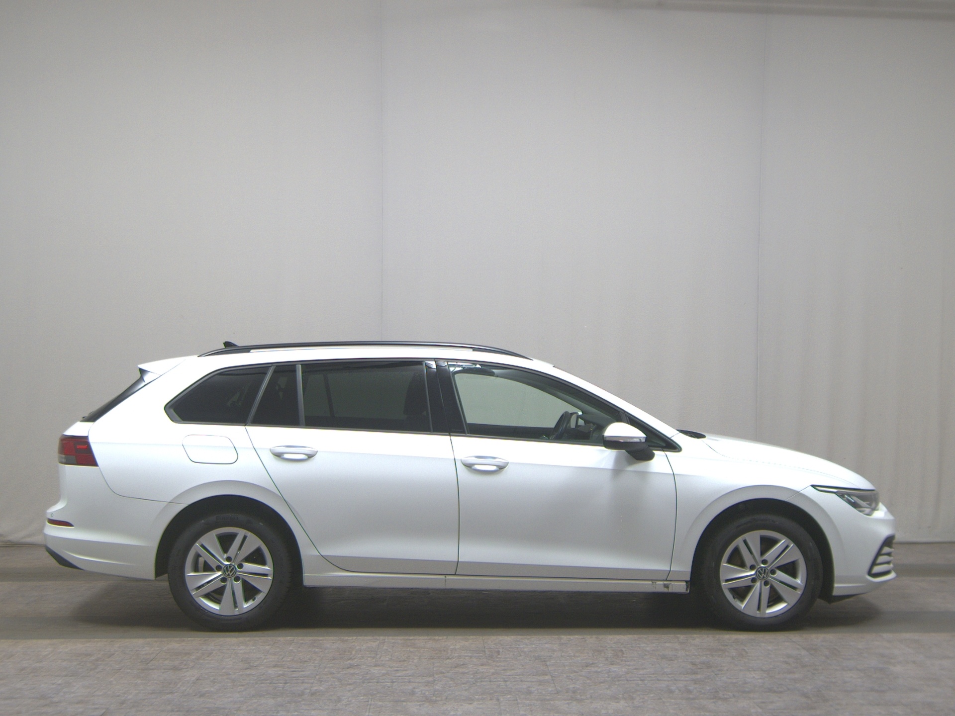 Volkswagen Golf-8 Var. 2.0 TDI Life Navi LED DC Shz PDC ACC