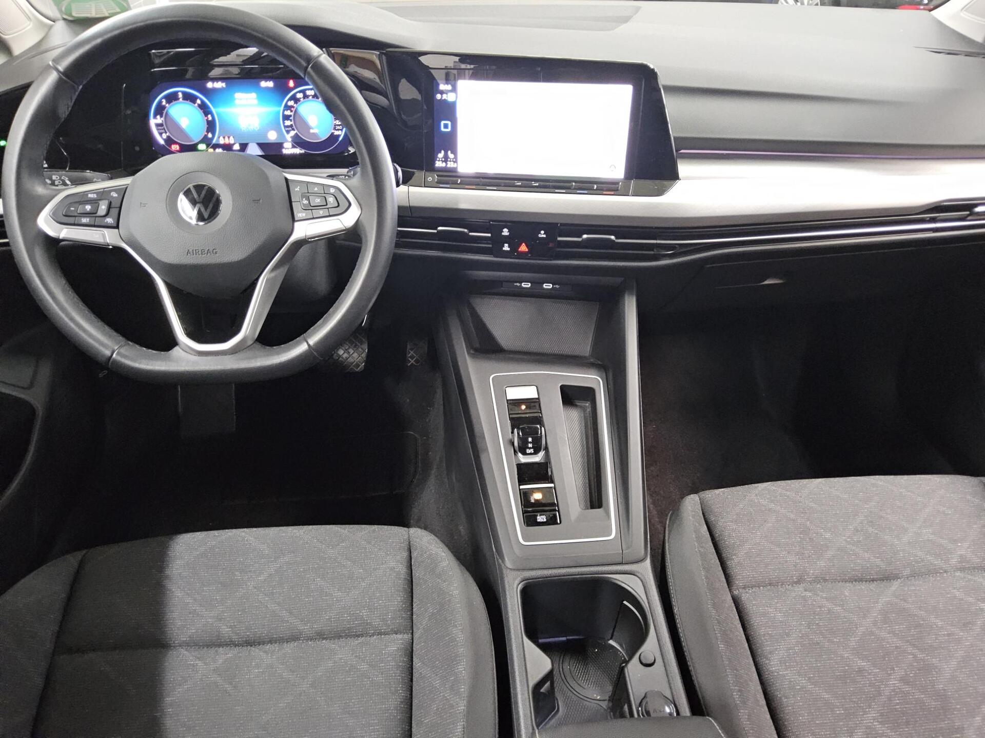 Volkswagen Golf-8 Var. 2.0 TDI Life Navi LED DC Shz PDC ACC 5