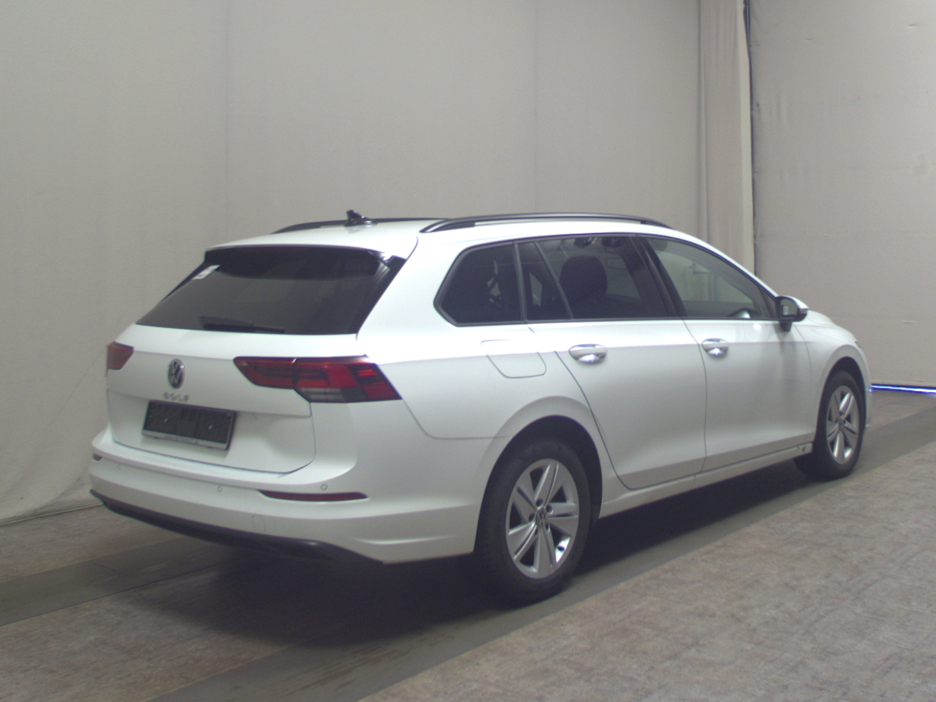 Volkswagen Golf-8 Var. 2.0 TDI Life Navi LED DC Shz PDC ACC 4