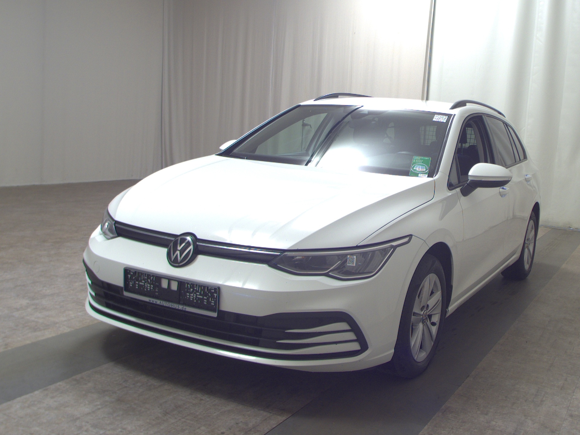 Volkswagen Golf-8 Var. 2.0 TDI Life Navi LED DC Shz PDC ACC 2