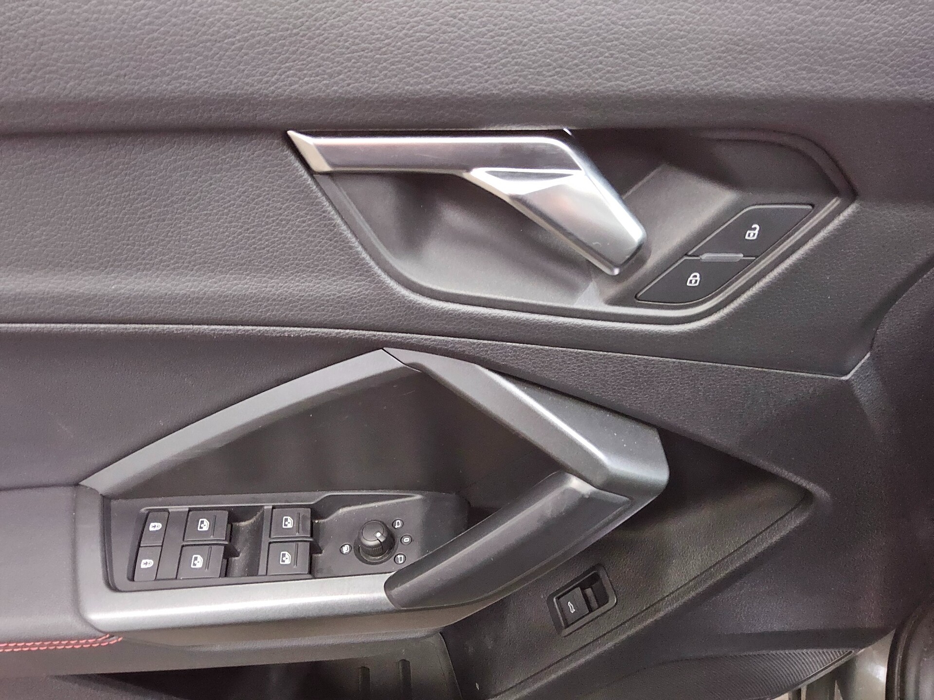 Audi Q3 40 TDI Qu. S-Line Navi LED vc AHK Pano RFK 10