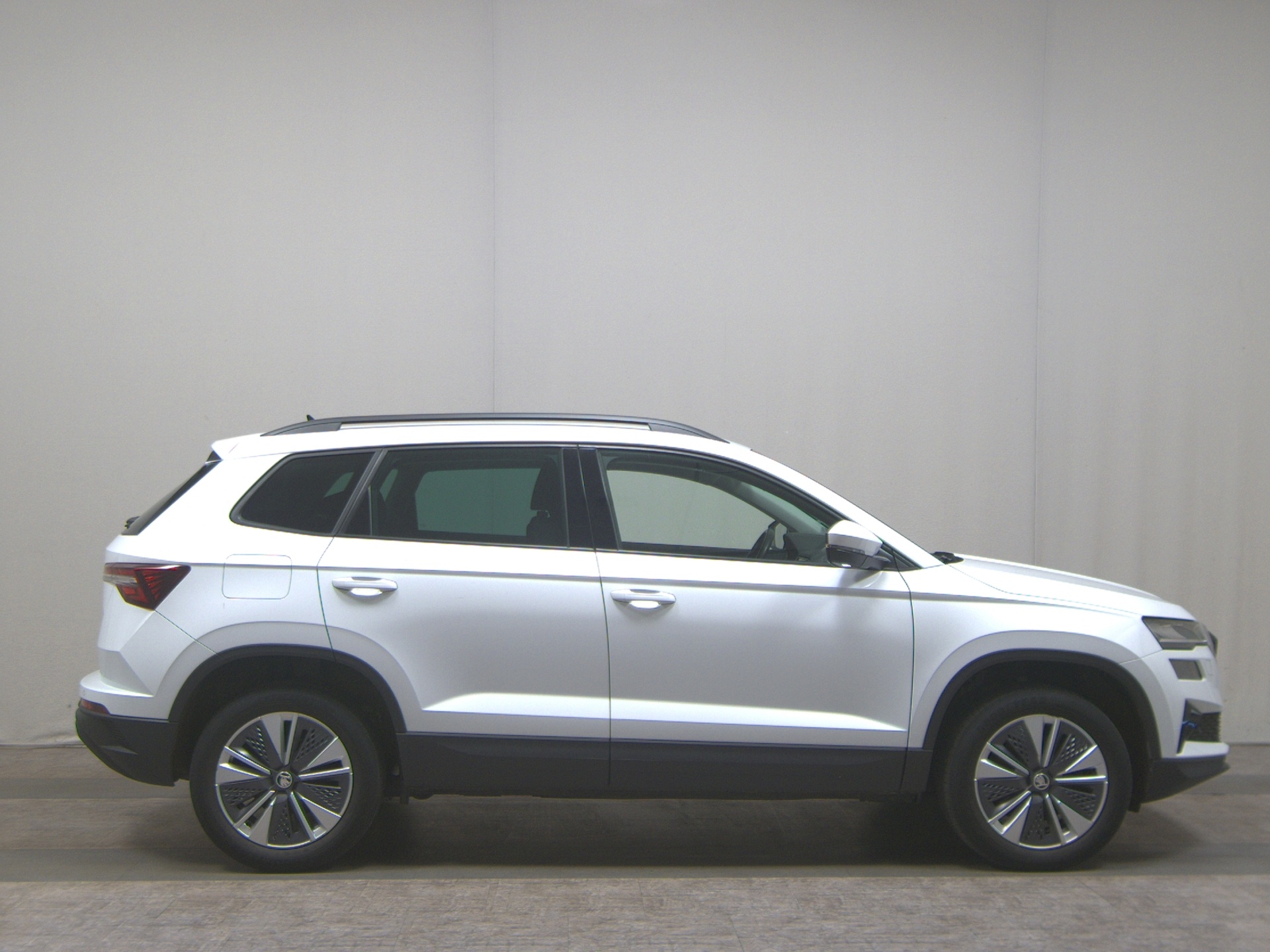 Skoda Karoq 2.0 TDI Ambition Navi LED vc RfK AHK ACC