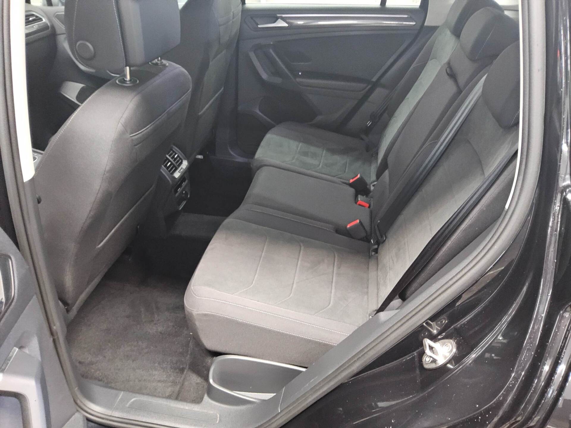 Volkswagen Tiguan 2.0 TDI Elegance Navi LED AID RFK 13