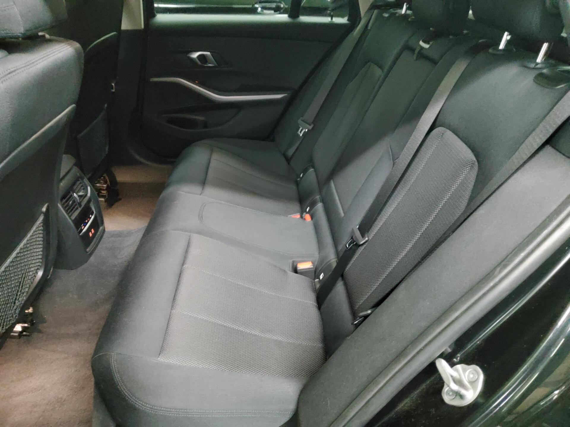 BMW 320dA Touring LCI LC Pro Navi HuD LED Ahk 13