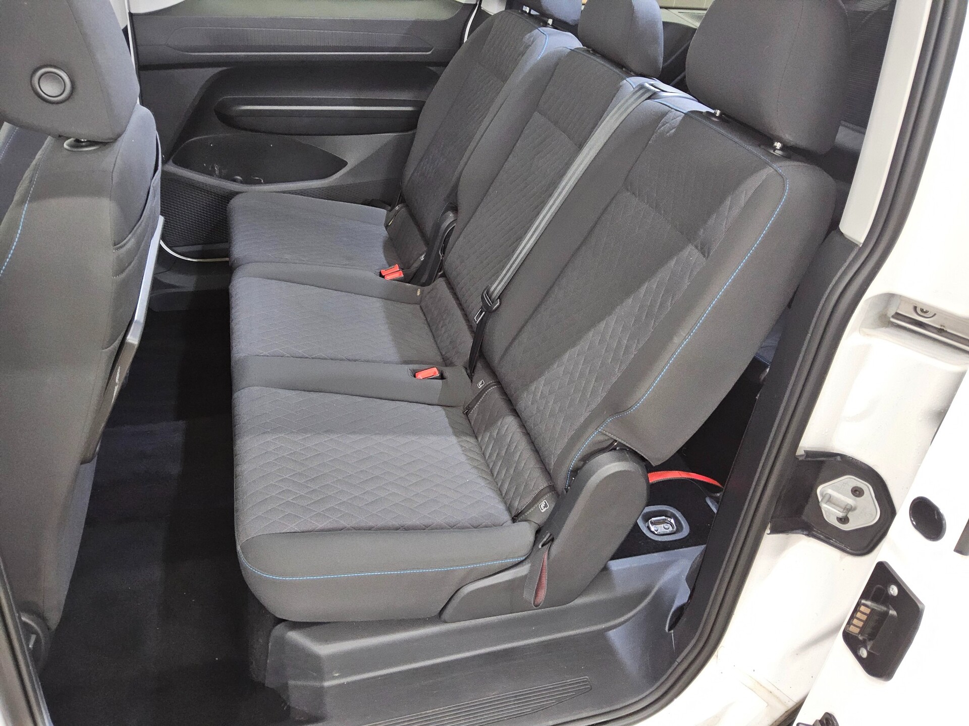 Volkswagen Caddy Maxi 1.5 TSI Move 7-Sitze Navi Pano RfK 13