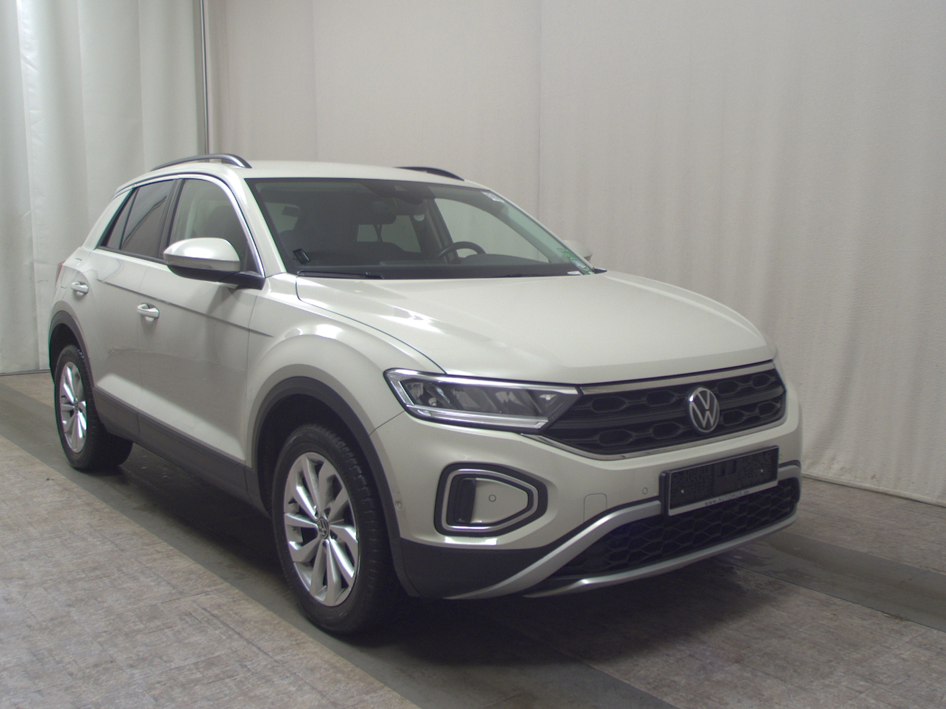 Volkswagen T-Roc 1.5 TSI Life AHK ACC StandHzg DC Nav vorr. 3