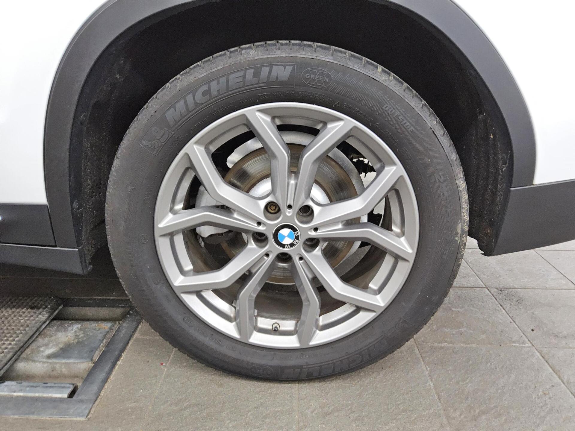 BMW X3 xDrive20d X-Line Leder Navi LED+ HuD HiFi AHK 10