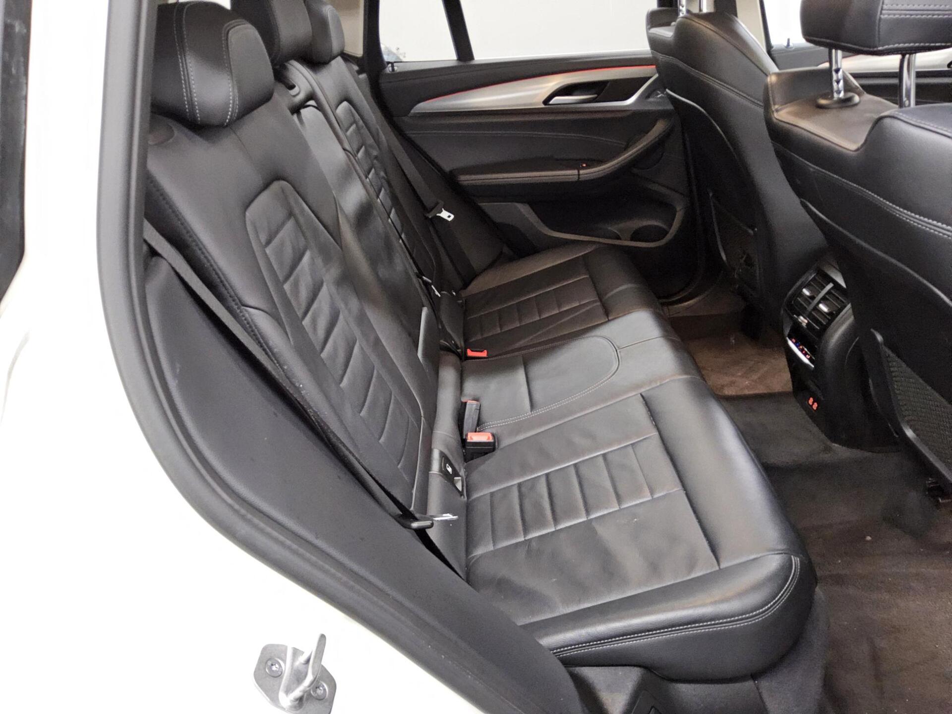 BMW X3 xDrive20d X-Line Leder Navi LED+ HuD HiFi AHK 13