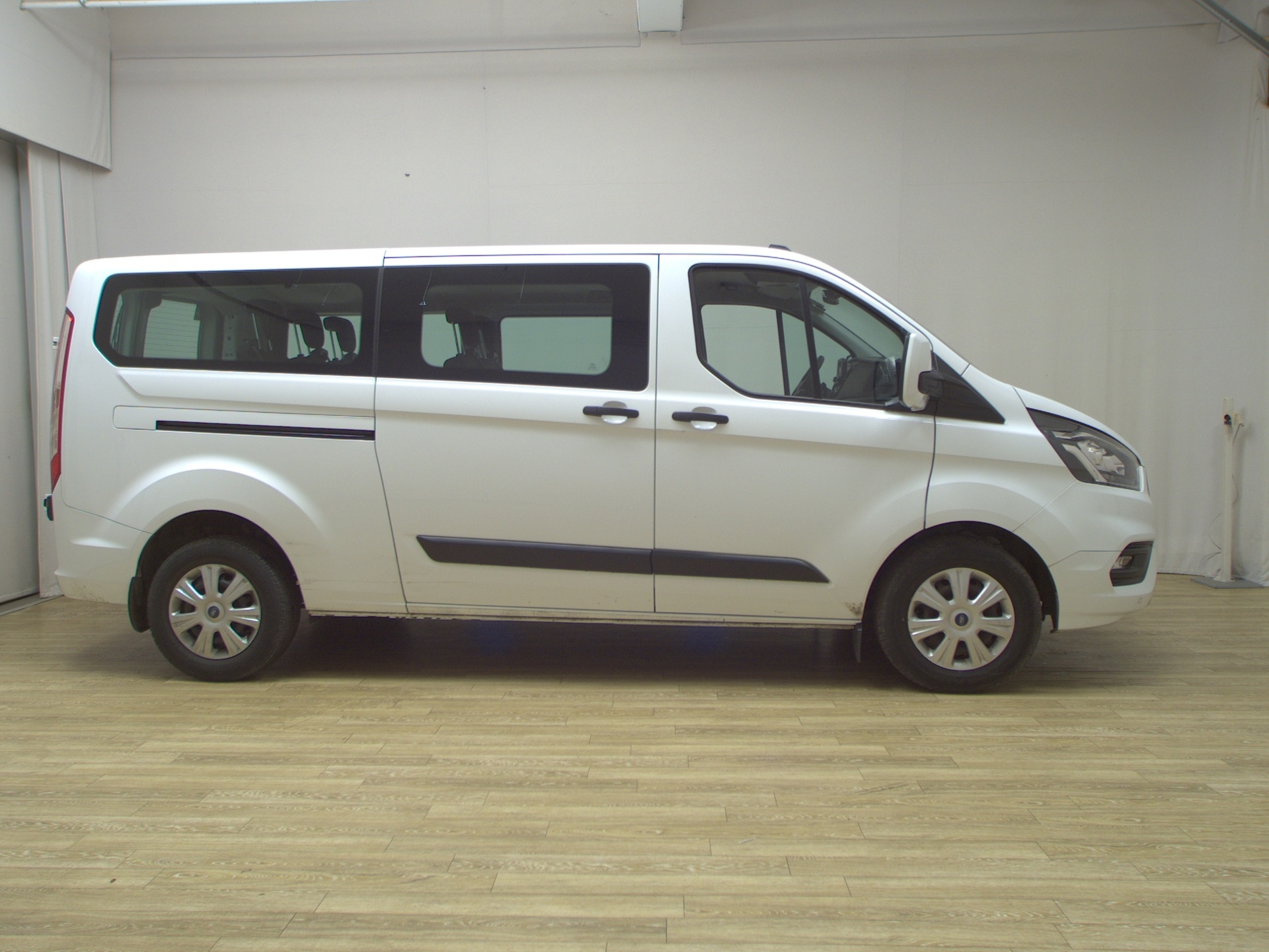 Ford Transit Custom 2.0 EB Trend L2H1 8-Sitze PDC