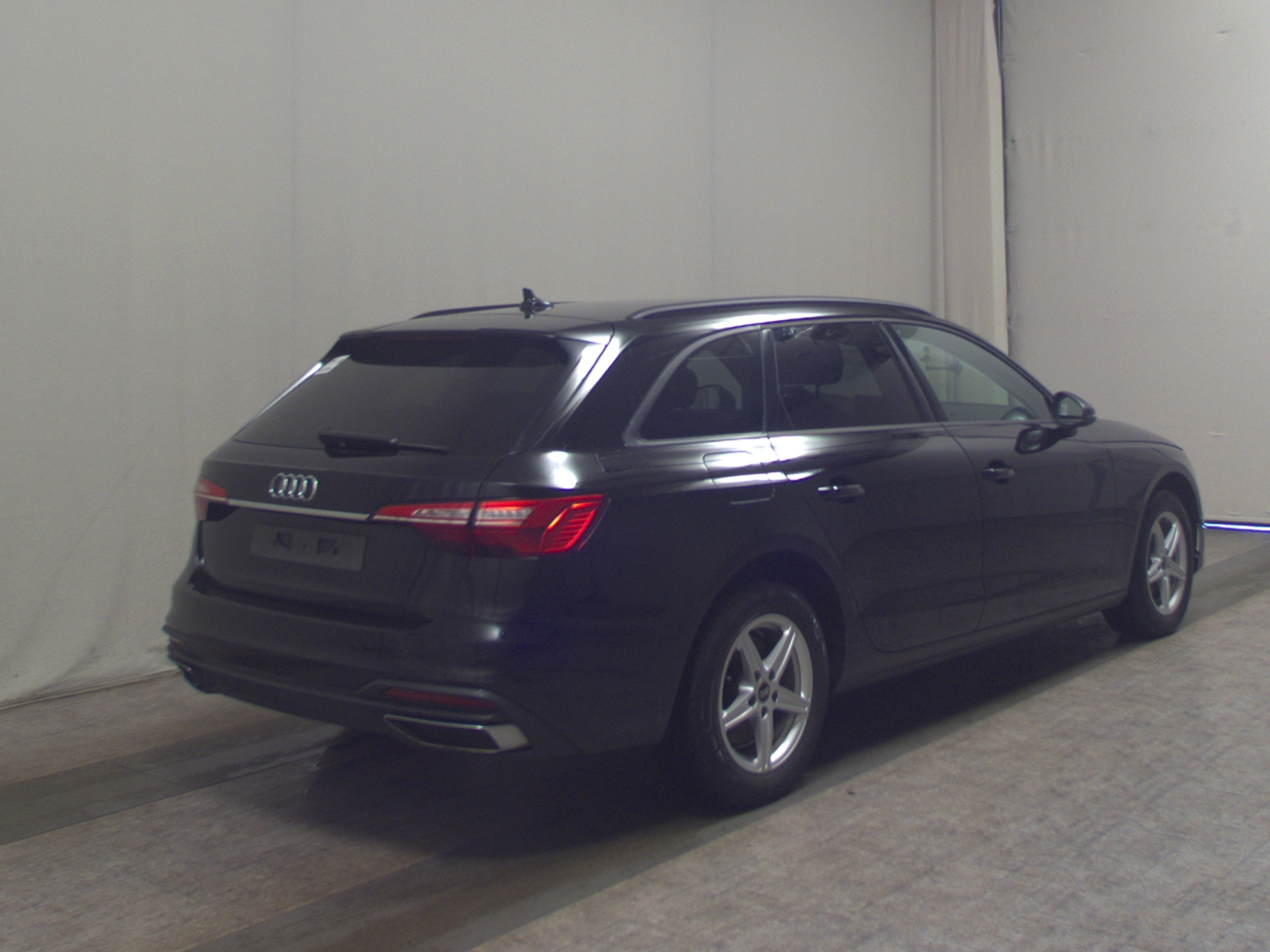 Audi A4 Avant 30 TDI Navi LED PDC Klima 4