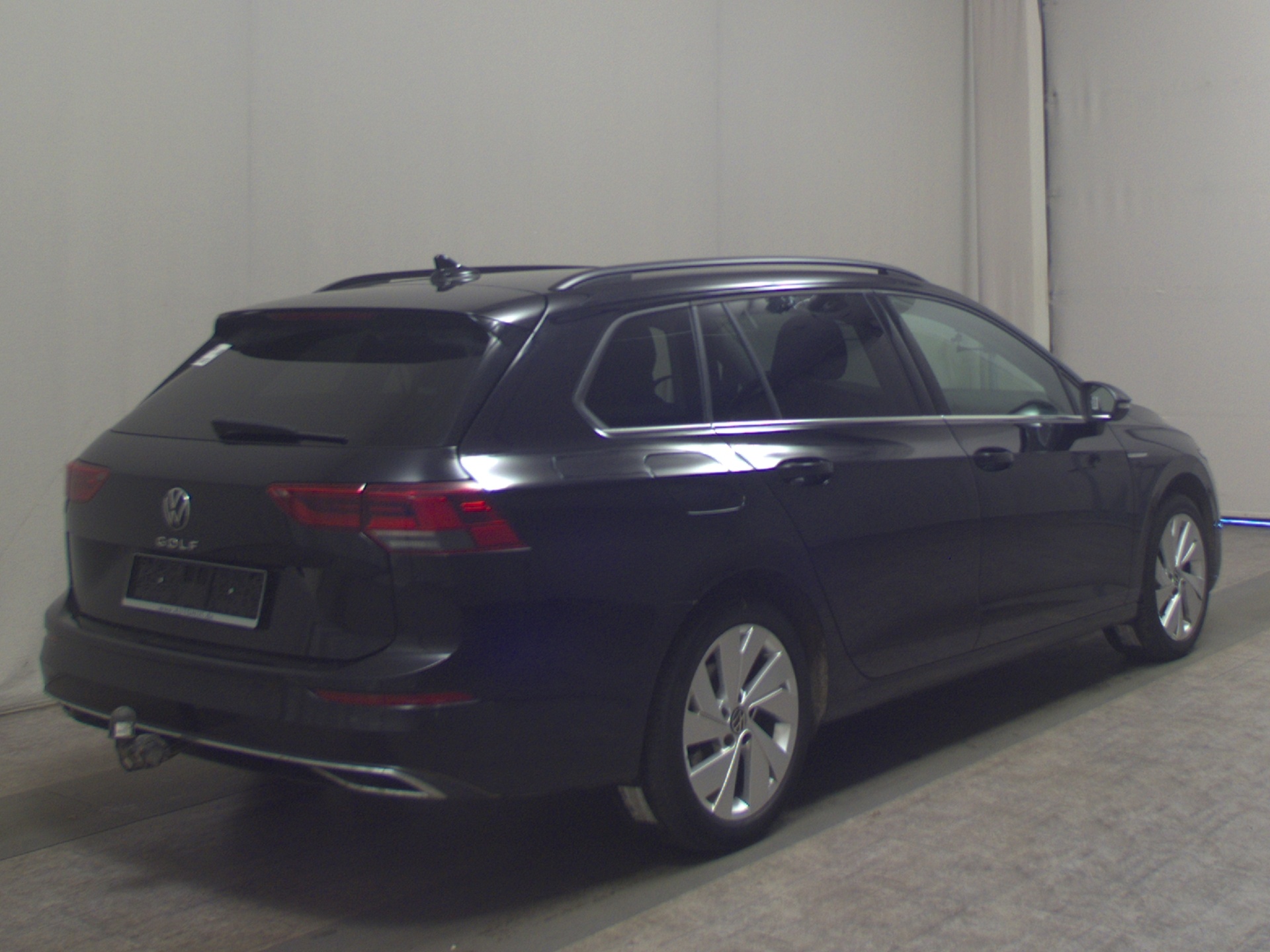 Volkswagen Golf-8 Var. 2.0 TDI Style Navi LED ACC DC AHK 4