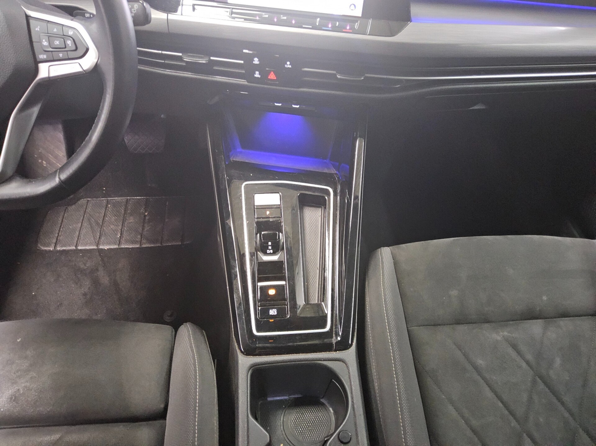 Volkswagen Golf-8 Var. 2.0 TDI Style Navi LED ACC DC AHK 6