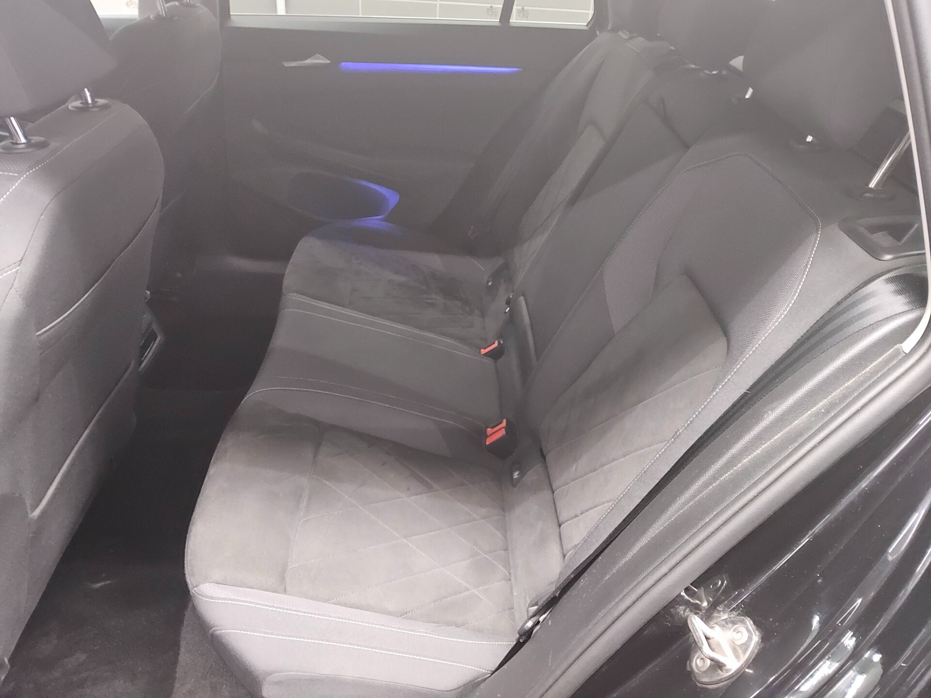 Volkswagen Golf-8 Var. 2.0 TDI Style Navi LED ACC DC AHK 13