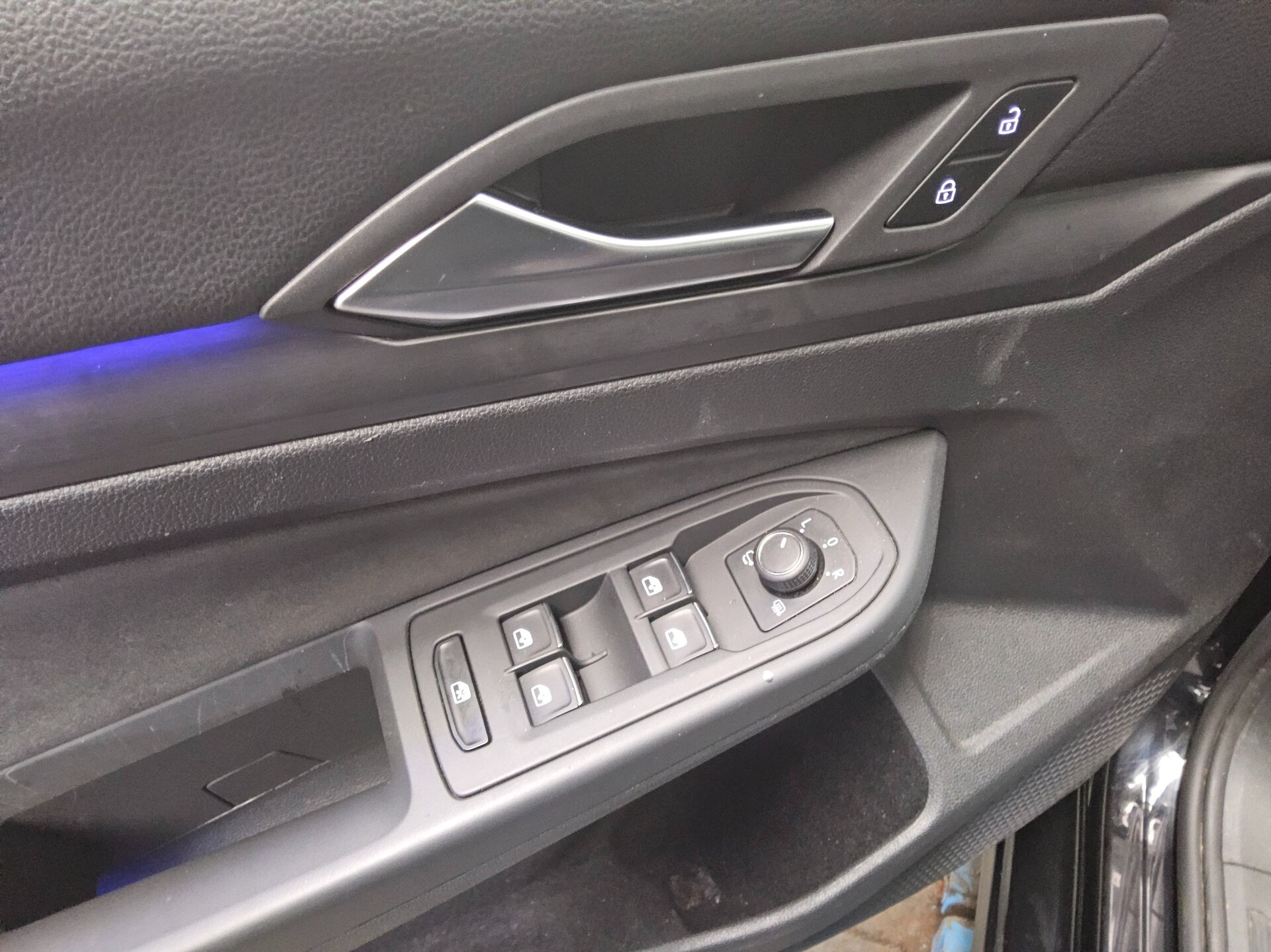 Volkswagen Golf-8 Var. 2.0 TDI Style Navi LED ACC DC AHK 9