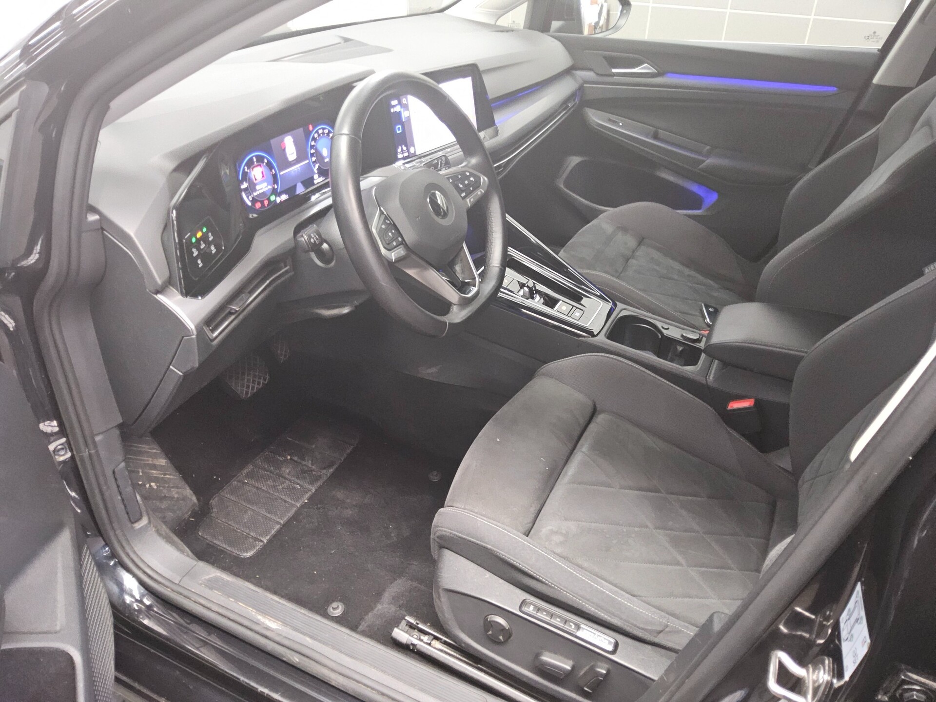 Volkswagen Golf-8 Var. 2.0 TDI Style Navi LED ACC DC AHK 8