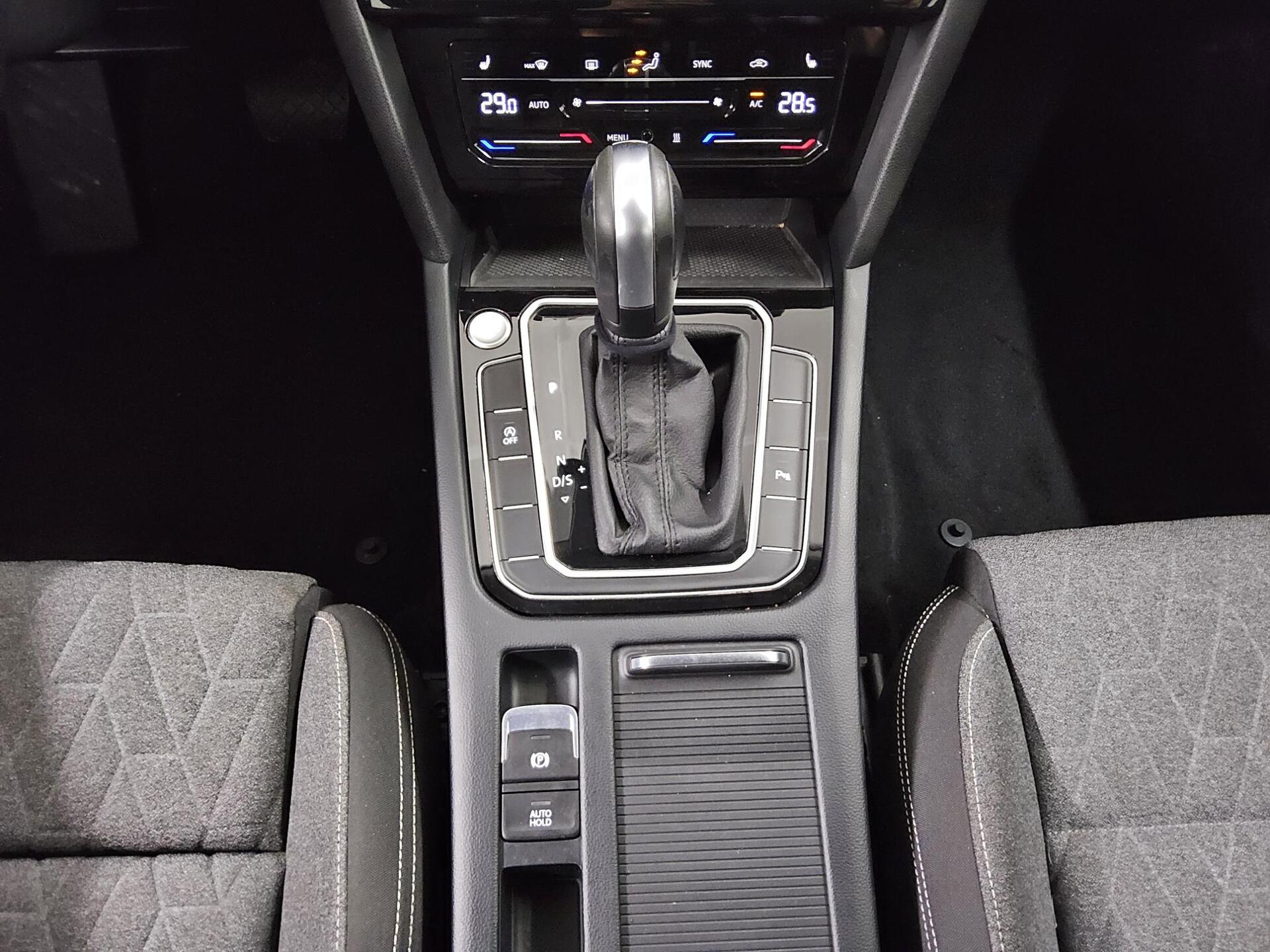 Volkswagen Passat Var. 2.0 TDI Business Navi LED RfK StHzg 6