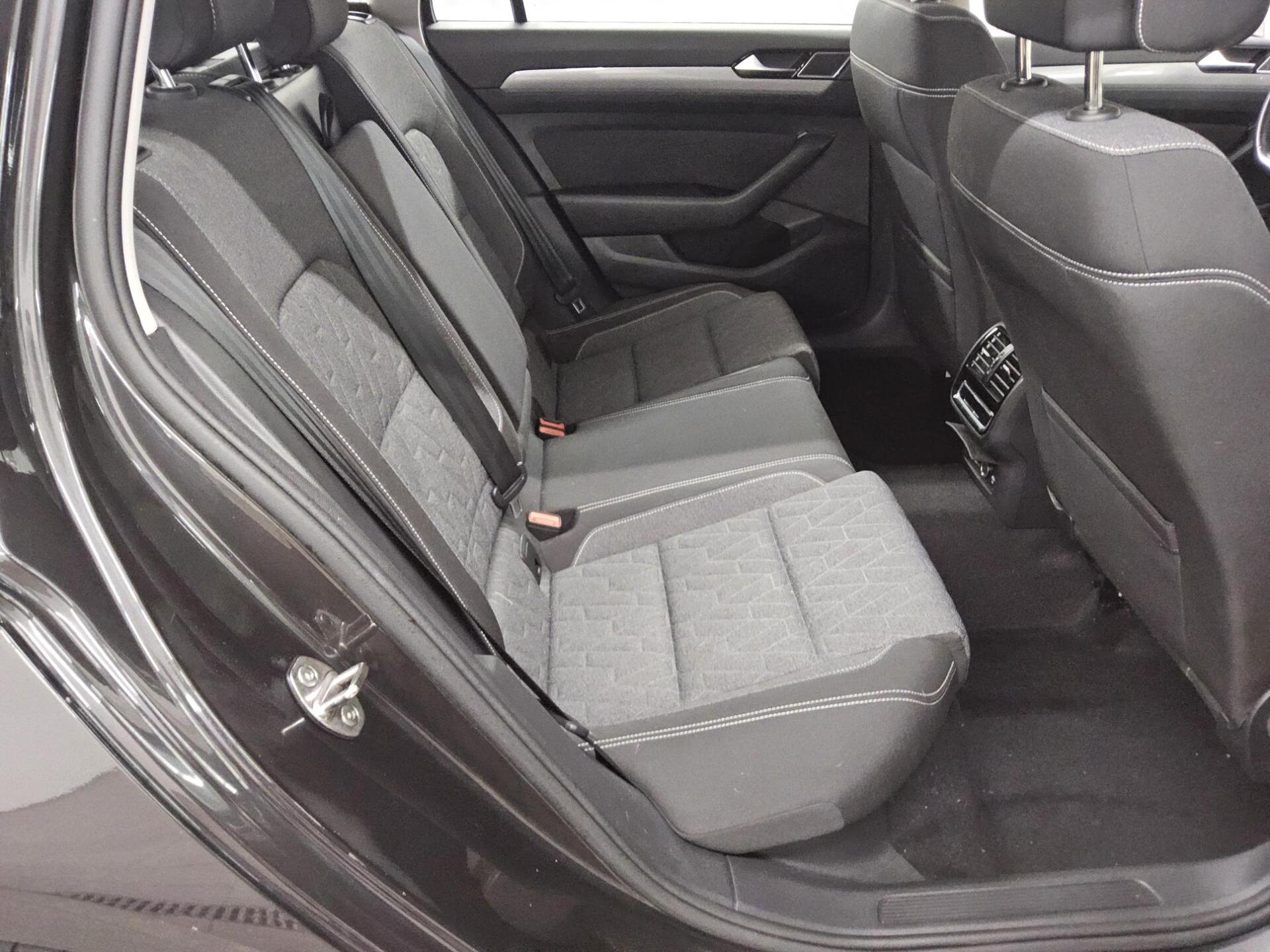 Volkswagen Passat Var. 2.0 TDI Business Navi LED RfK StHzg 13