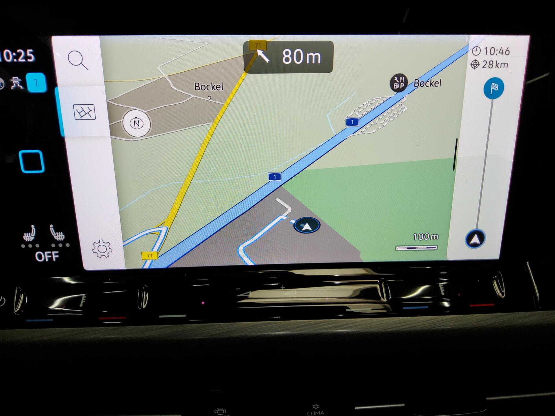 Volkswagen Golf-8 Var. 2.0 TDI Style Navi IQ.Light DC Pano 7