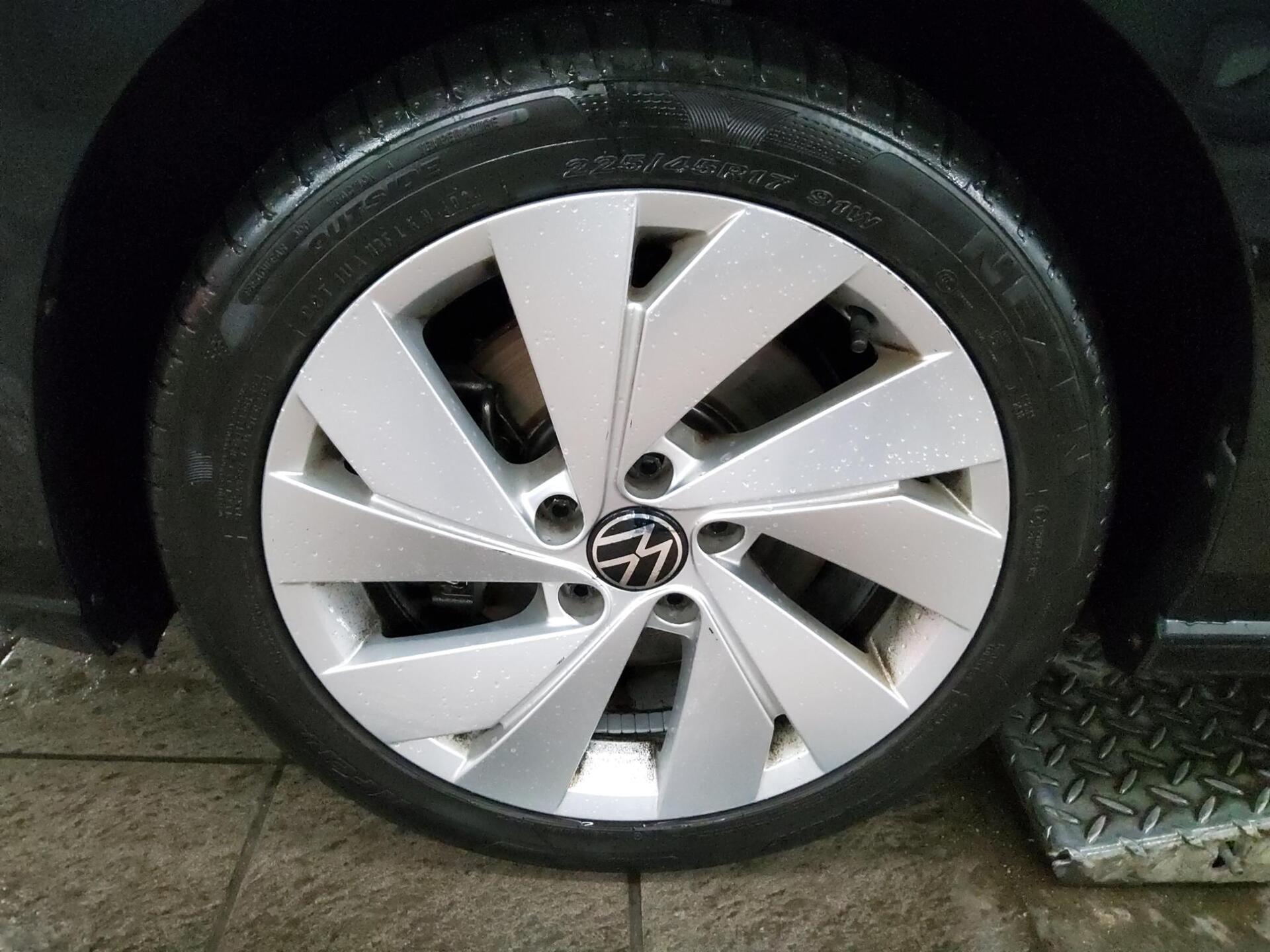 Volkswagen Golf-8 Var. 2.0 TDI Style Navi IQ.Light DC Pano 11