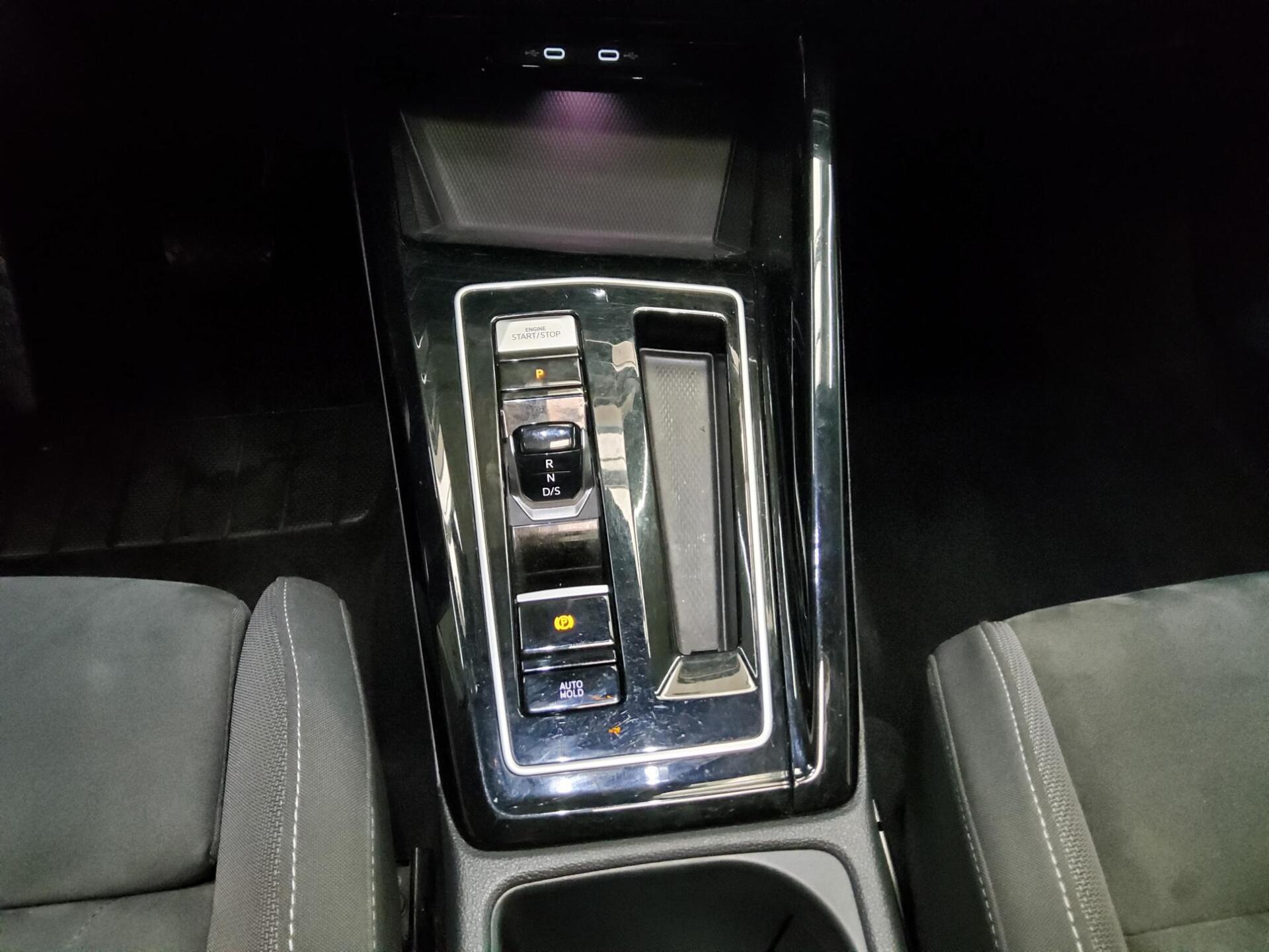 Volkswagen Golf-8 Var. 2.0 TDI Style Navi IQ.Light DC Pano 6