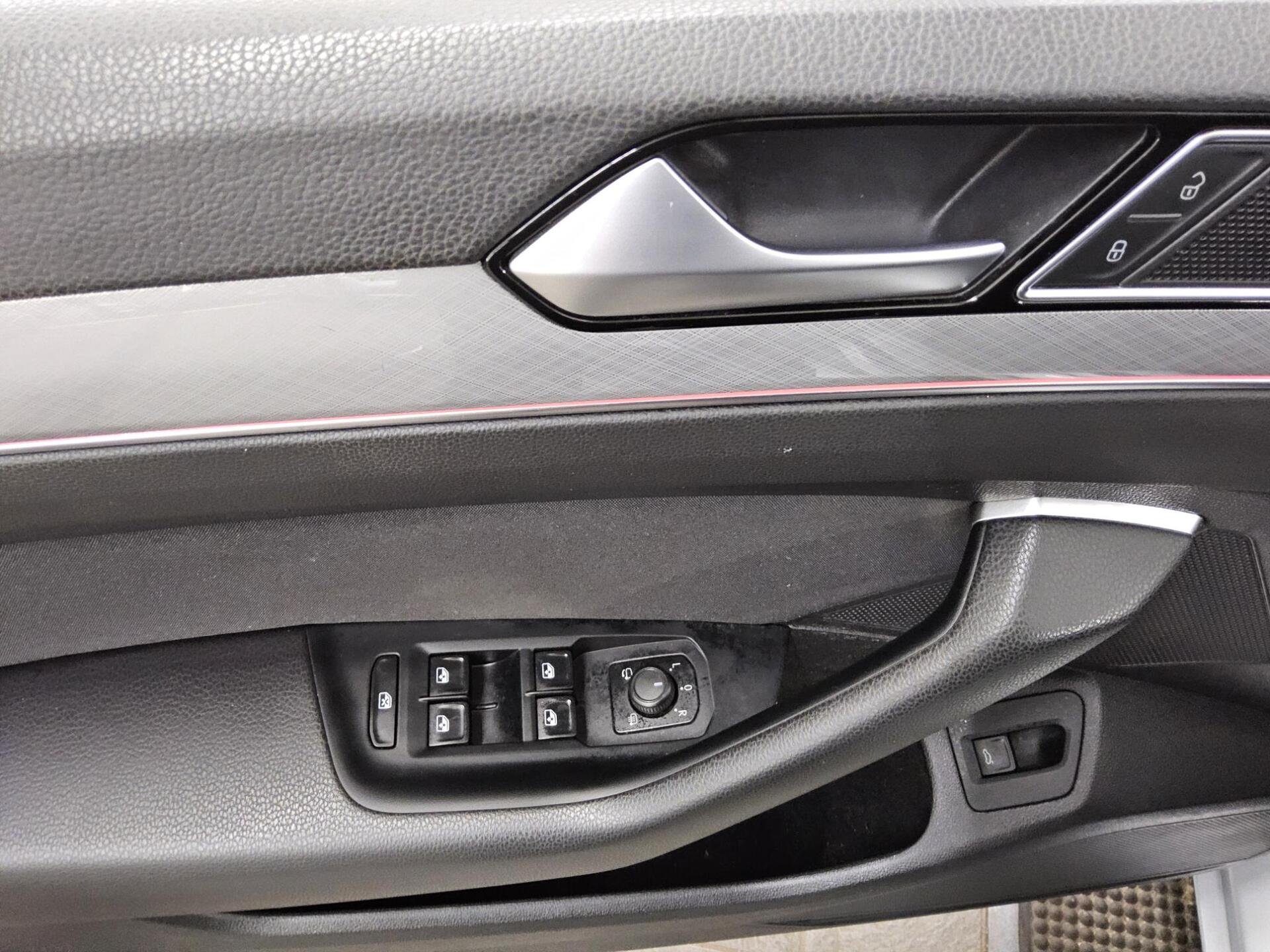 Volkswagen Passat Var. 2.0 TDI 4M Business Nav LED AID Pano 10