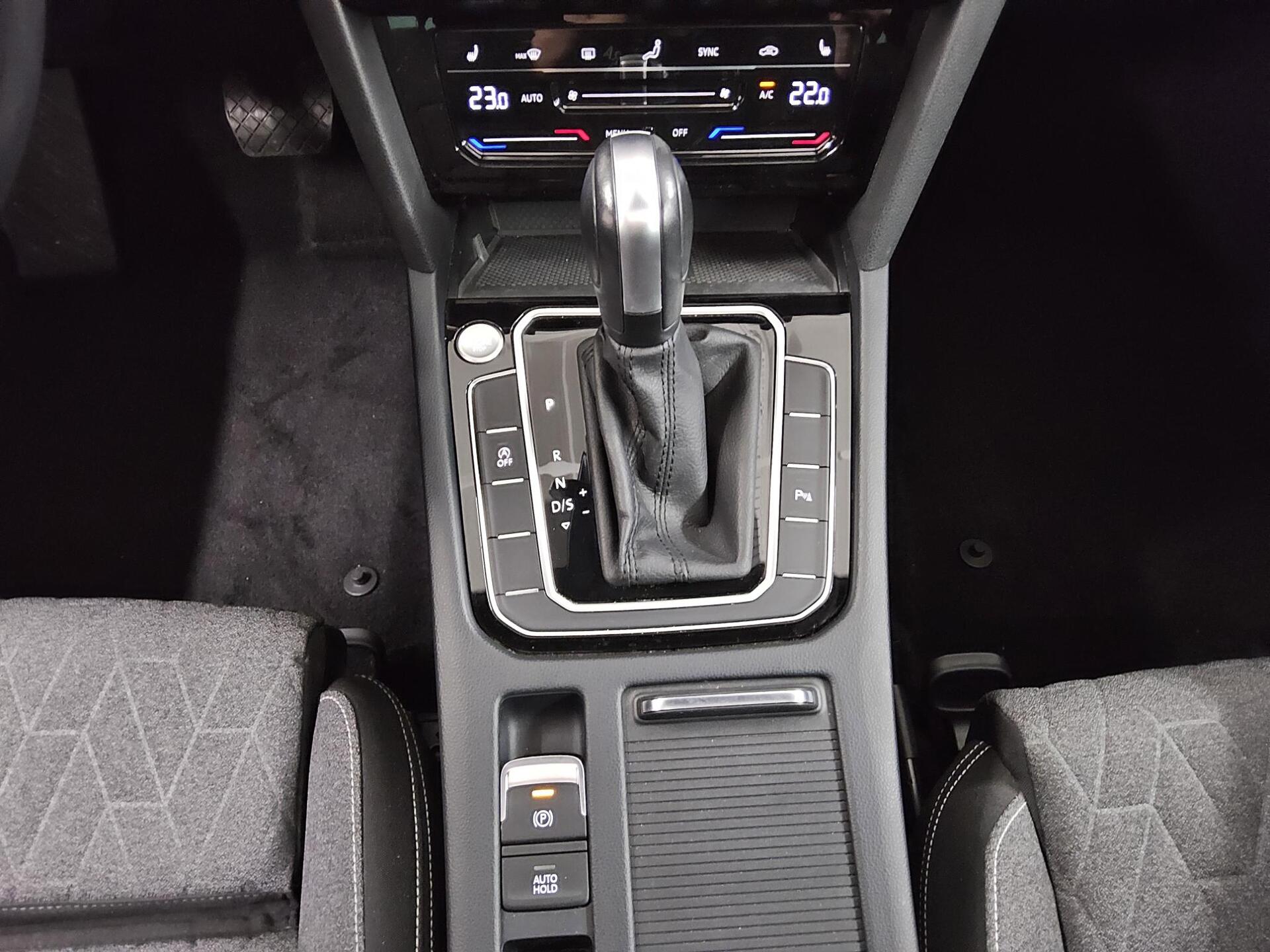 Volkswagen Passat Var. 2.0 TDI Business Navi LED Pano RFK 6