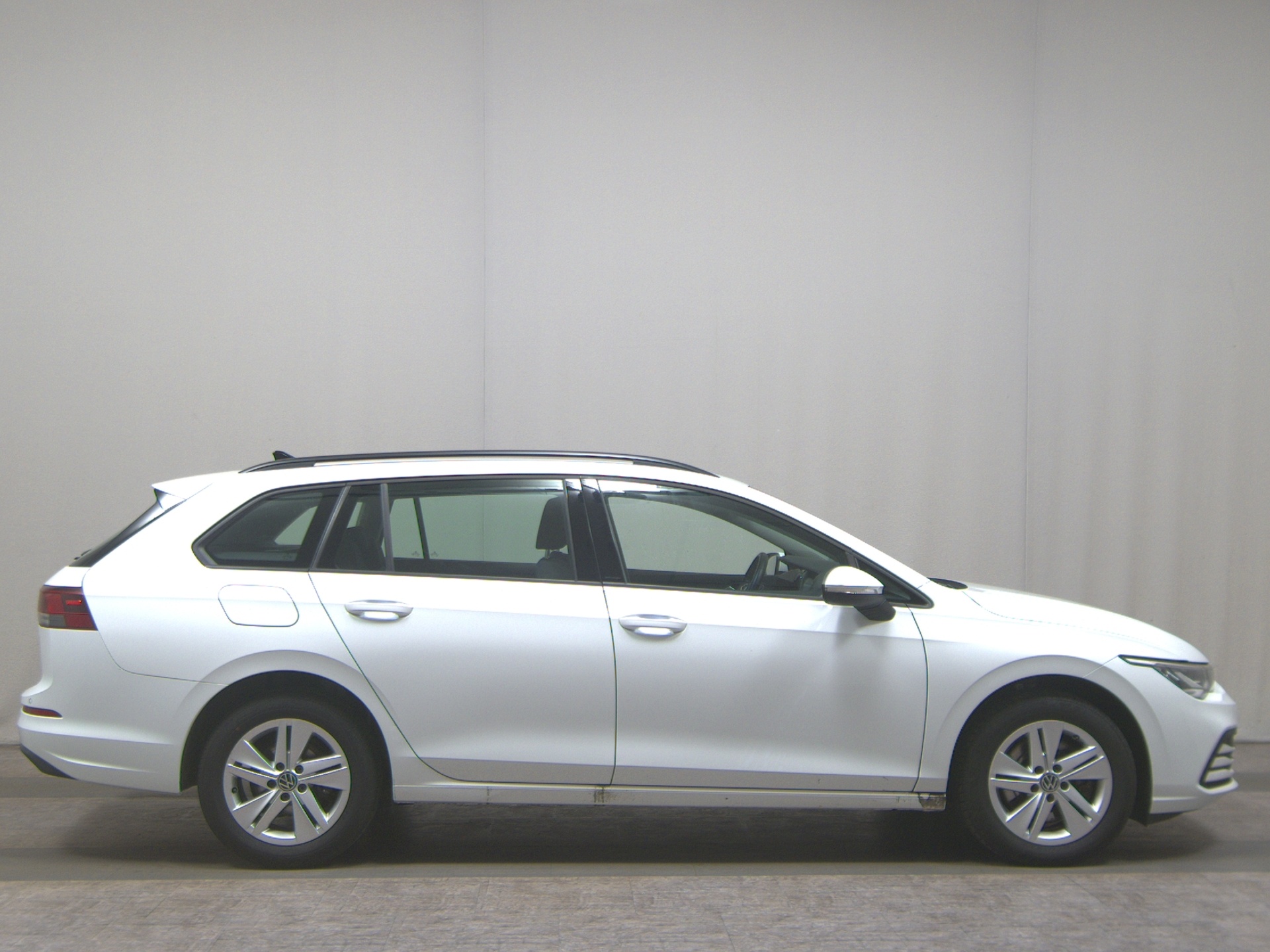 Volkswagen Golf-8 Var. 2.0 TDI Life Navi LED AID ACC PDC