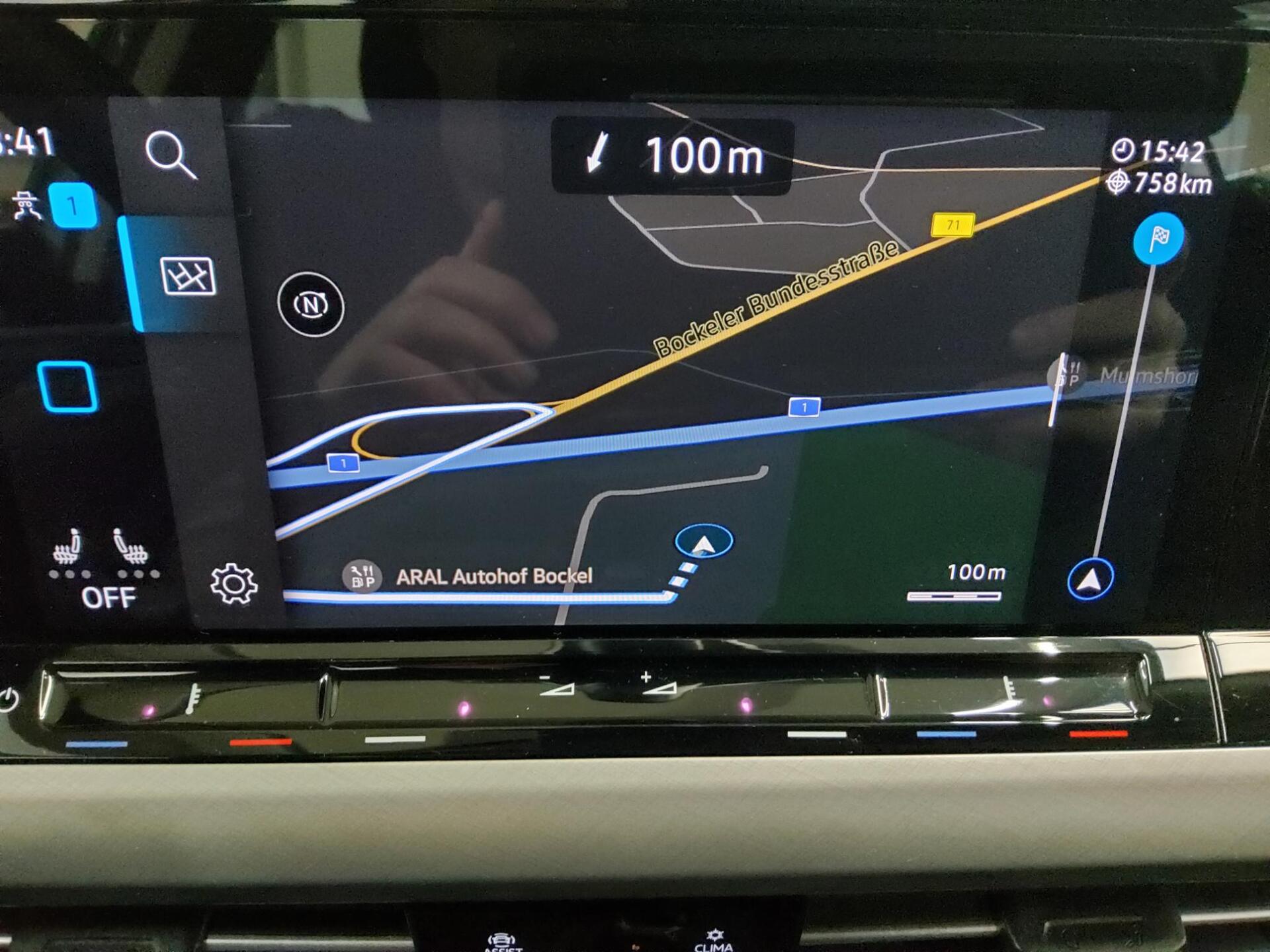 Volkswagen Golf-8 Var. 2.0 TDI Life Navi LED AID ACC PDC 7