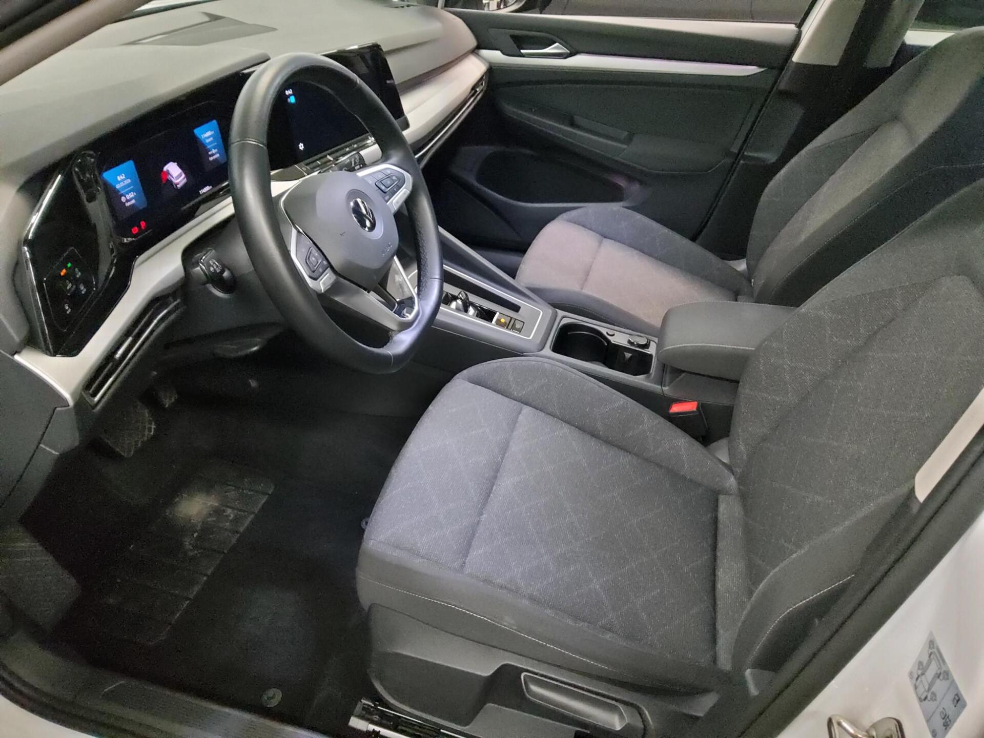 Volkswagen Golf-8 Var. 2.0 TDI Life Navi LED AID ACC PDC 9