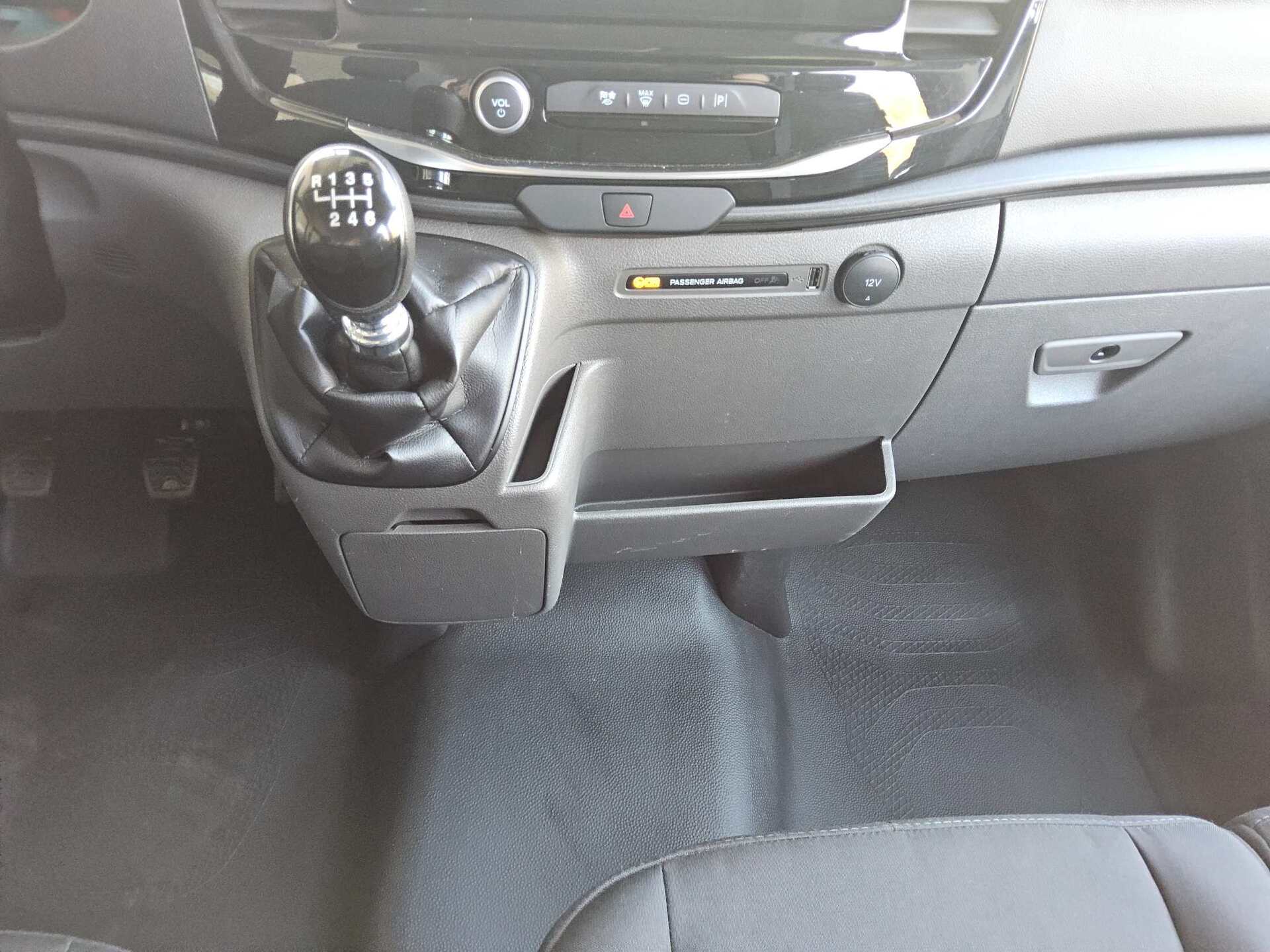 Ford Transit 2.0 TDCi Trend L3H2 9-Sitzer Navi StHzg 6