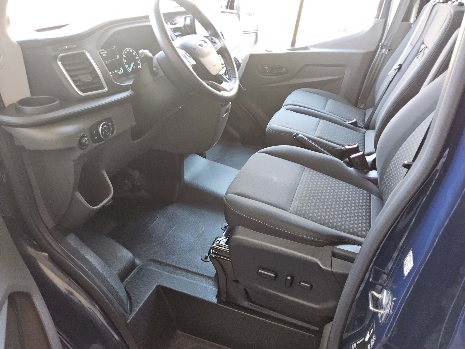 Ford Transit 2.0 TDCi Trend L3H2 9-Sitzer Navi StHzg 8