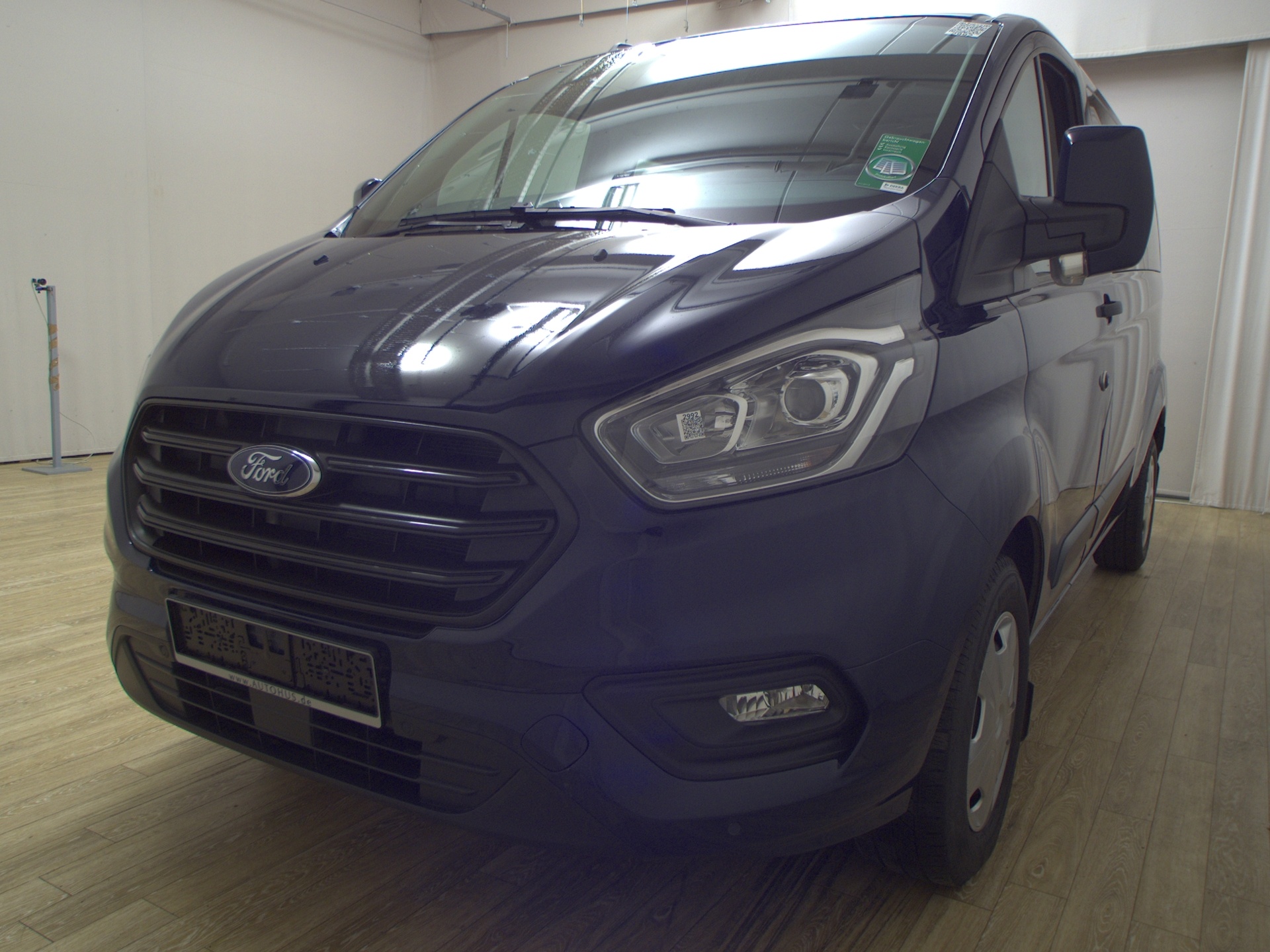Ford Transit Custom 2.0 EB Trend L2 8-Sitze Navi PDC 2