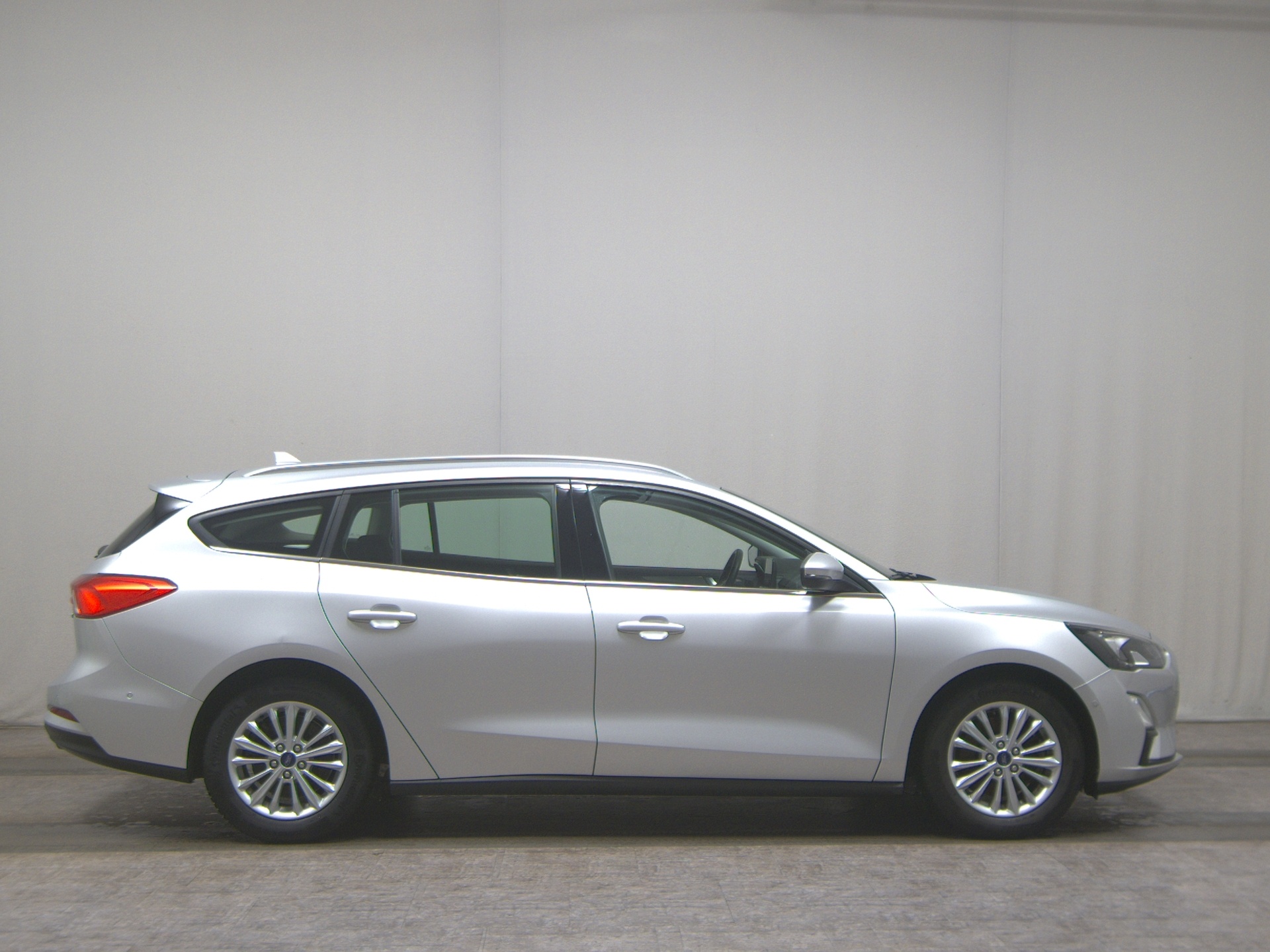 Ford Focus Turnier 1.0 EB Titanium Navi LED RFK PDC