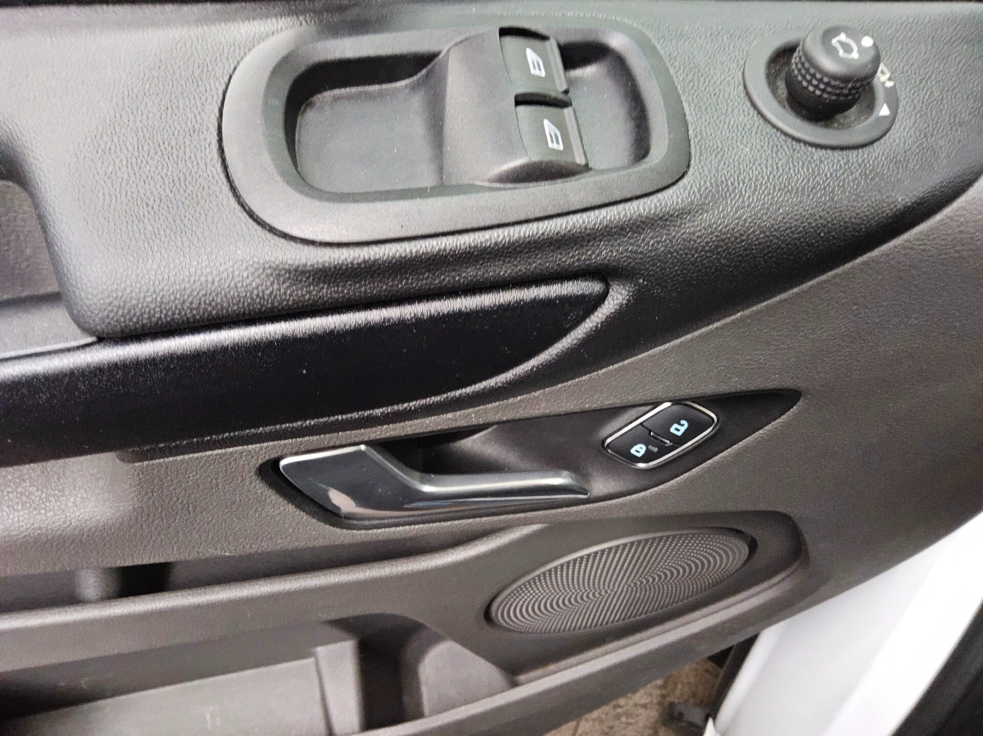 Ford Transit Custom 2.0 EB Trend L2 8-Sitze Navi 9