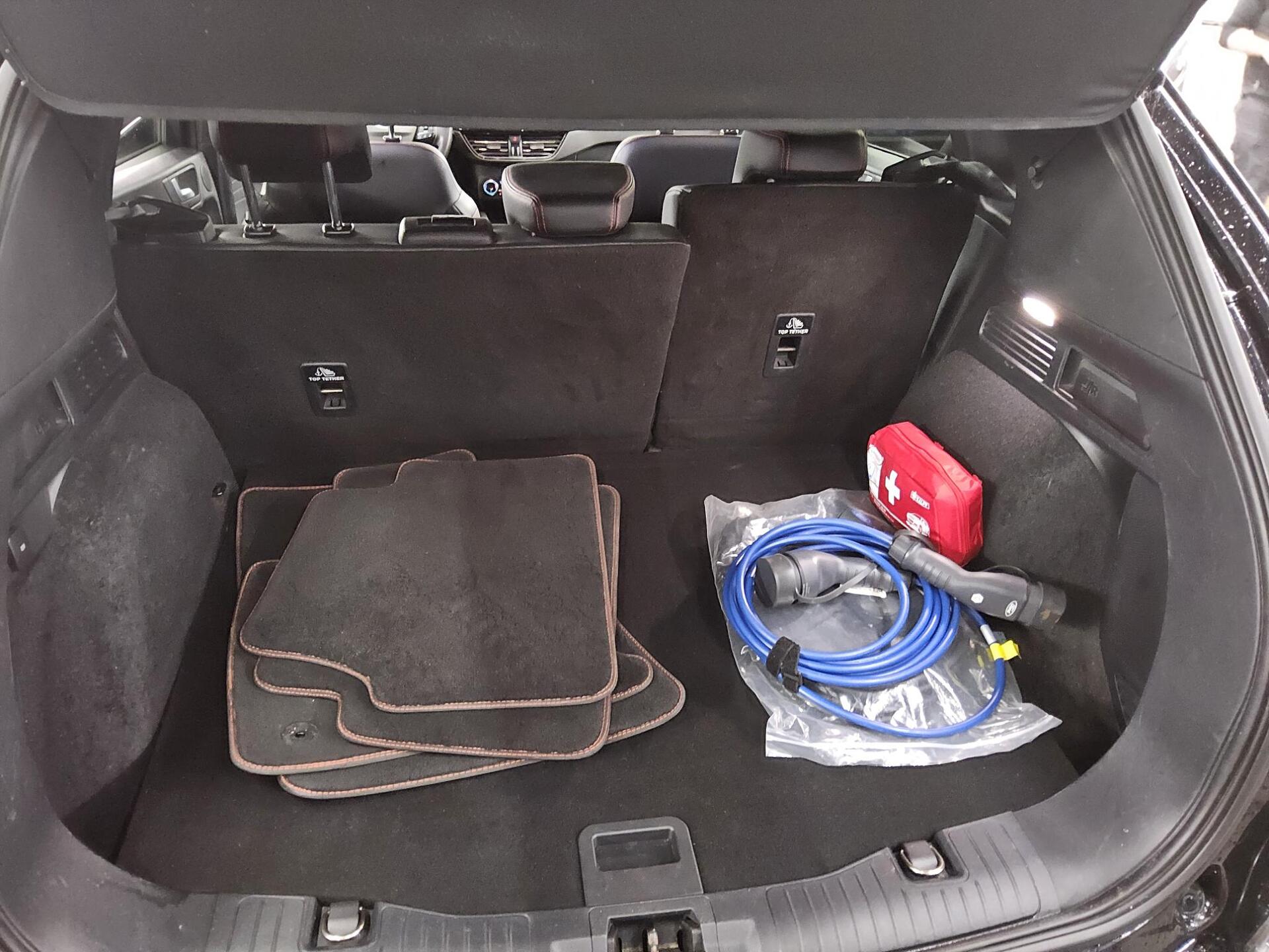 Ford Kuga 2.5 Duratec ST-Line X Navi DC LED AHK ACC 12