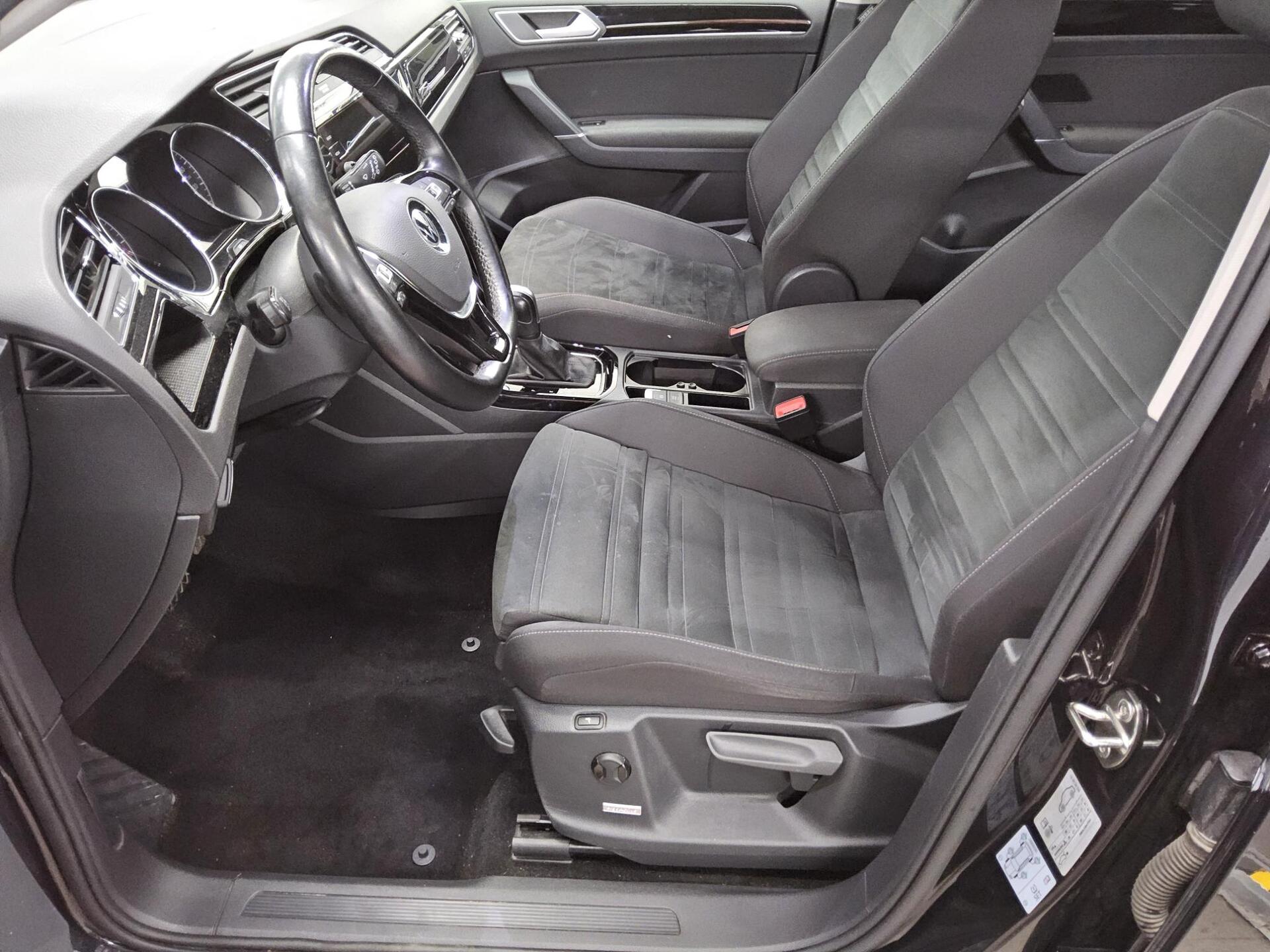 Volkswagen Touran 2.0 TDI Highline 7-Sitze AHK Navi ACC AHK 8