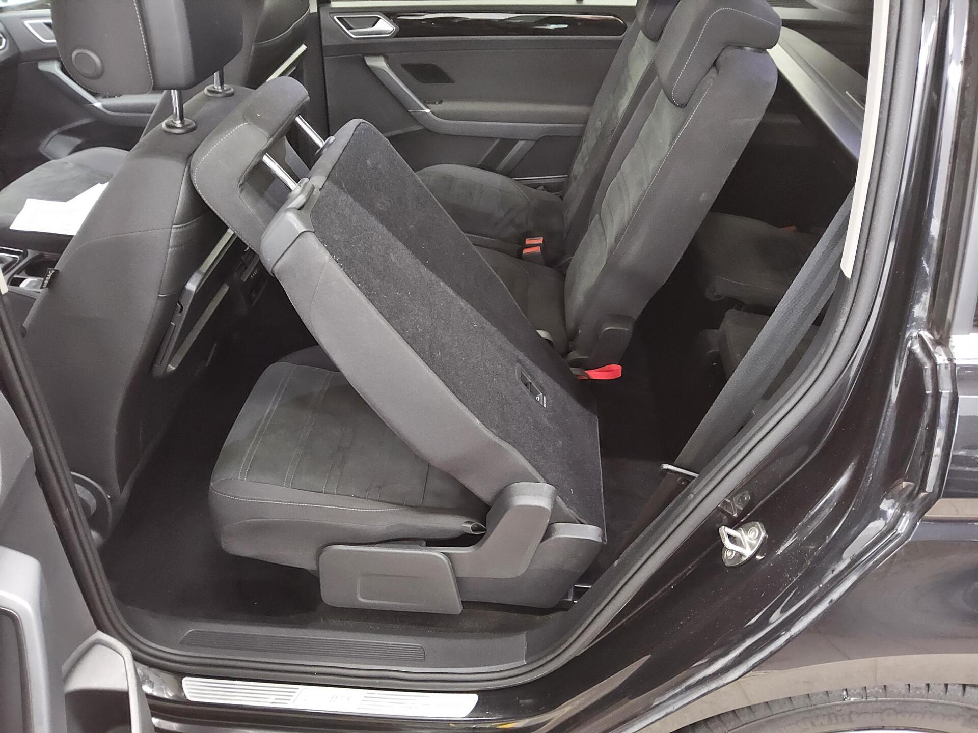 Volkswagen Touran 2.0 TDI Highline 7-Sitze AHK Navi ACC AHK 12