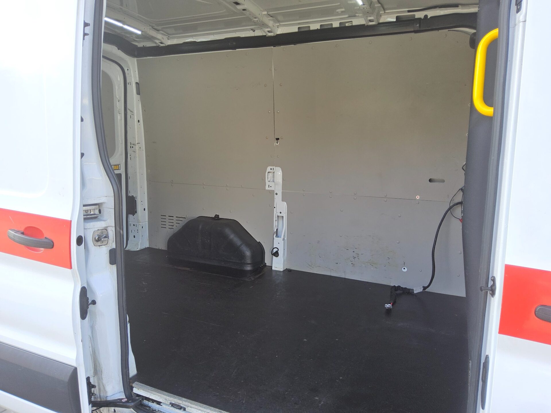 Ford Transit FT 350 2.0 TDCi Trend L2 Navi AHK StHzg 12