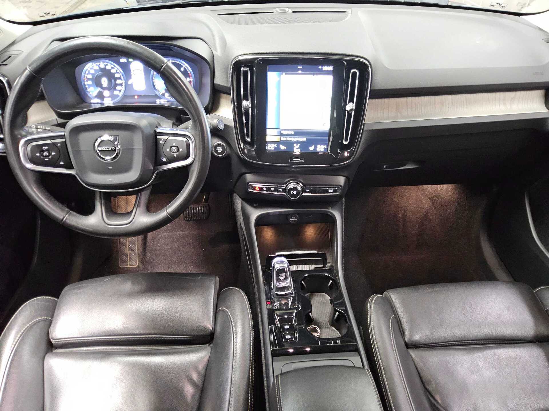 Volvo XC40 D3 Inscription Leder Navi AHK LED StandHzg 5