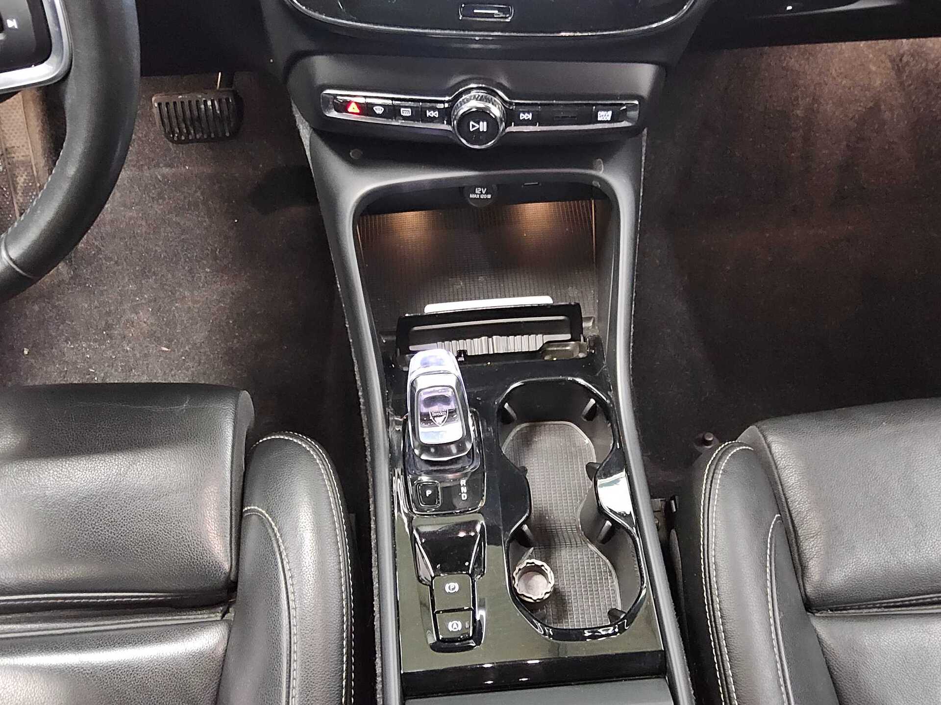 Volvo XC40 D3 Inscription Leder Navi AHK LED StandHzg 6