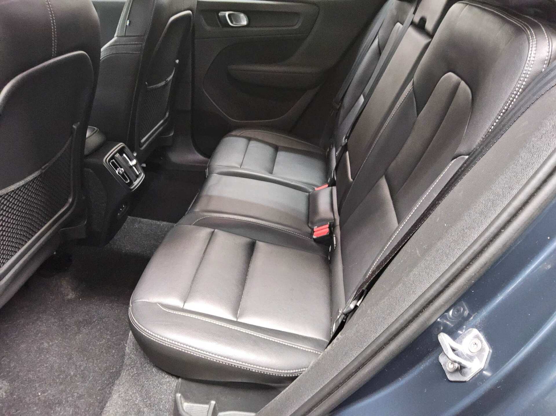 Volvo XC40 D3 Inscription Leder Navi AHK LED StandHzg 13