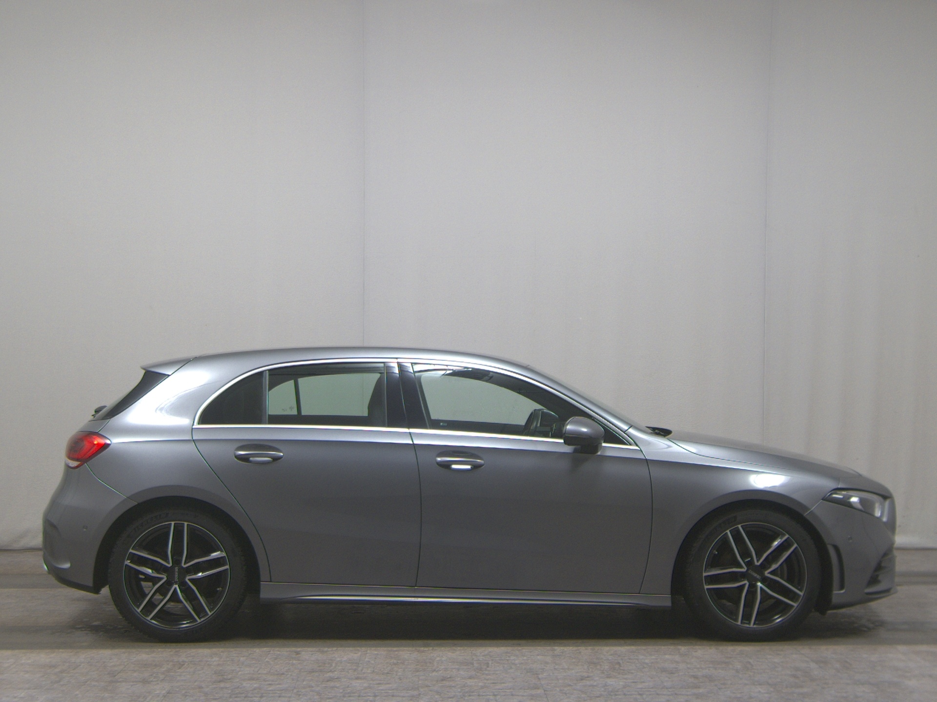 Mercedes-Benz A 200 d AMG-Line Navi LED AHK RfK Distronic+