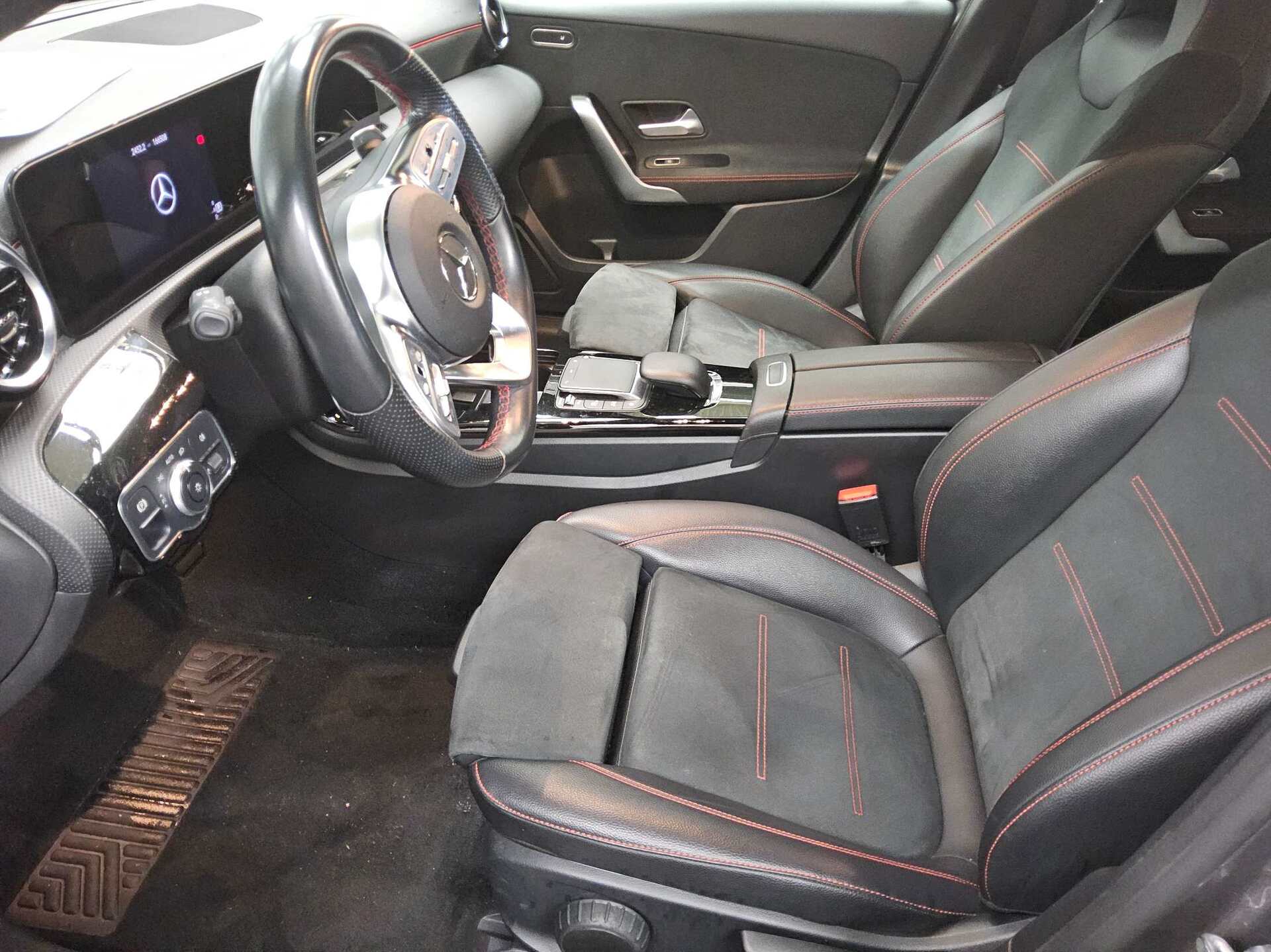 Mercedes-Benz A 200 d AMG-Line Navi LED AHK RfK Distronic+ 9