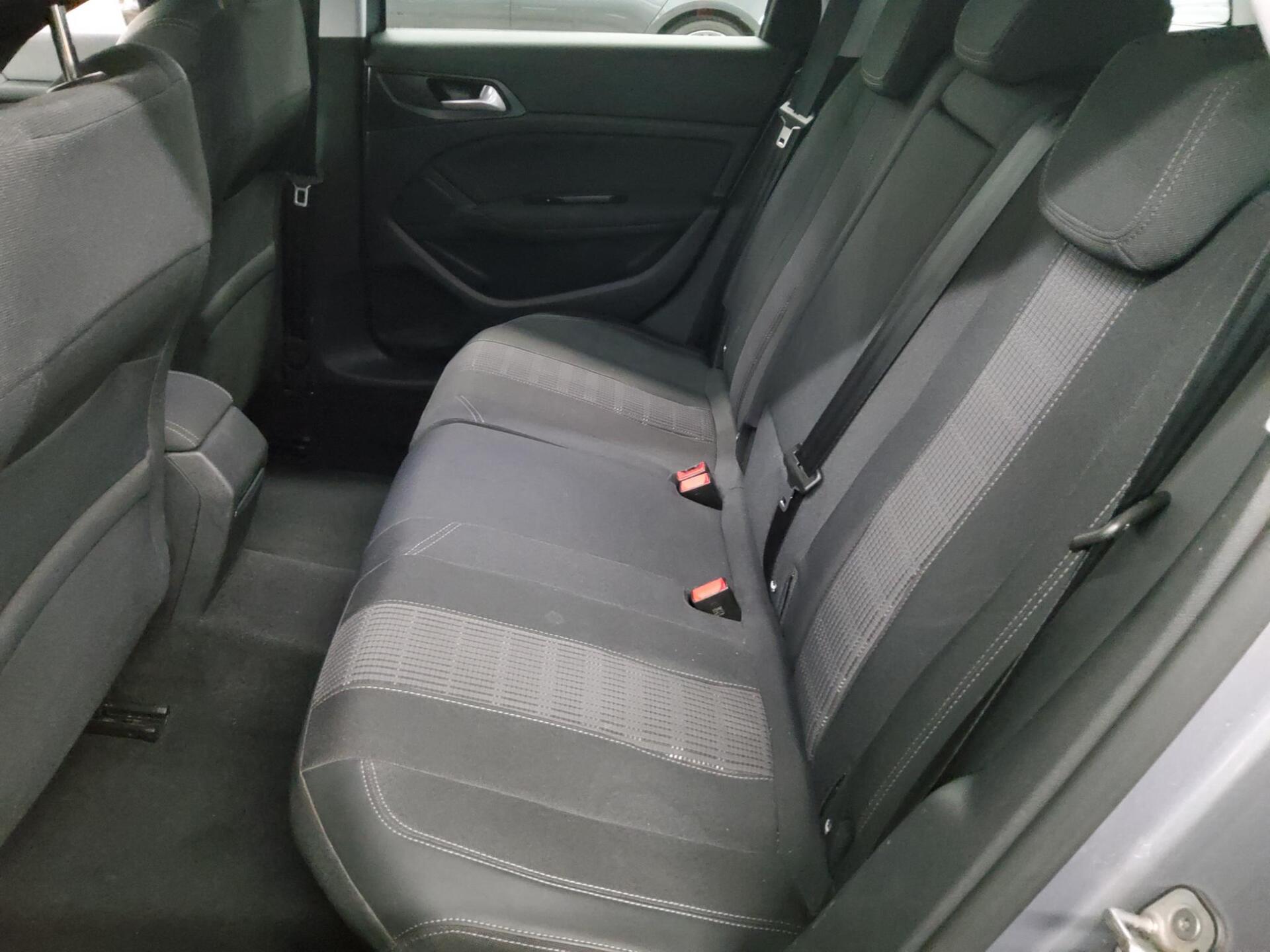 Peugeot 308 1.5 BlueHDI Allure Navi T-Leder AHK PDC SHZ 13