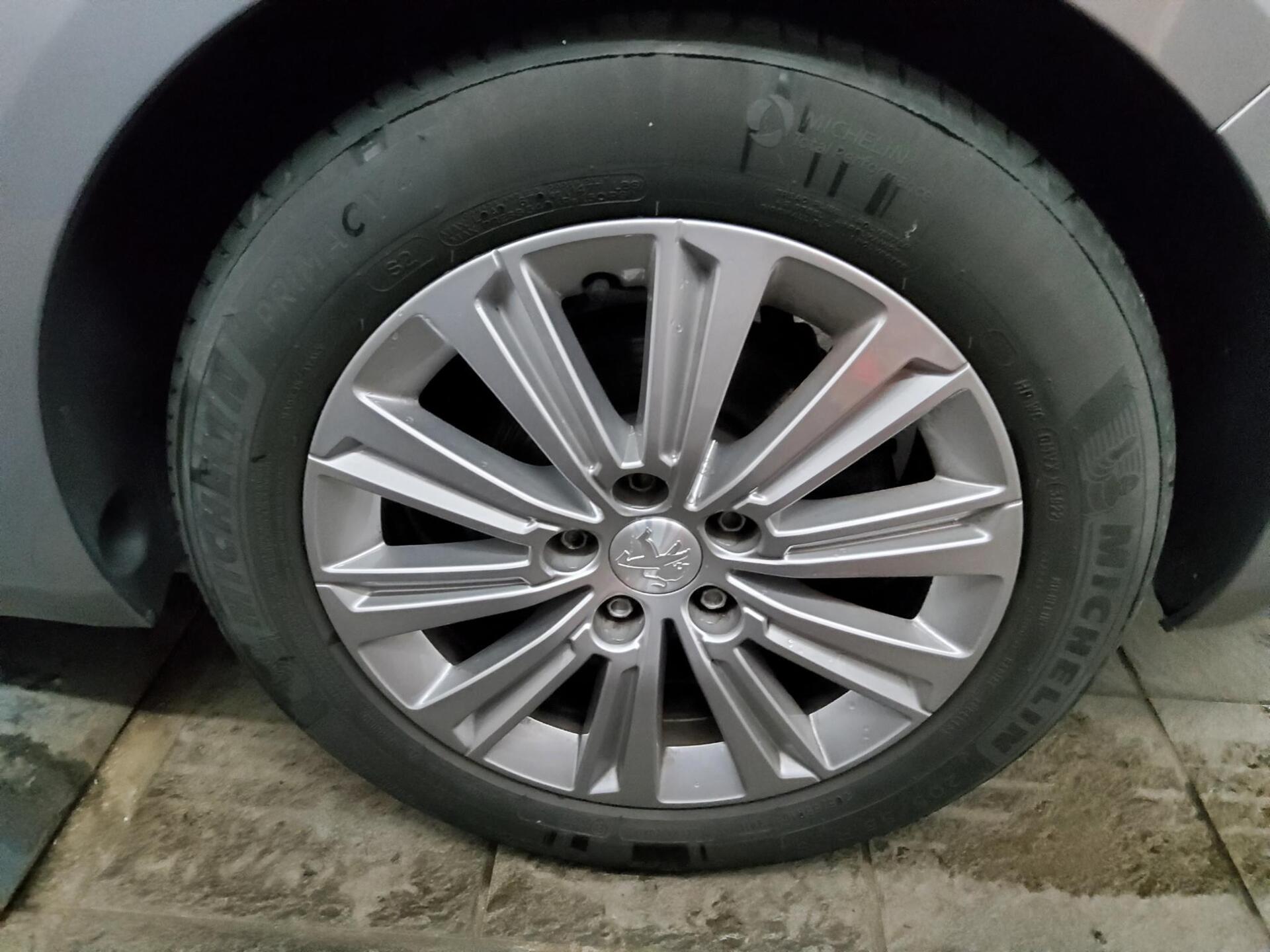 Peugeot 308 1.5 BlueHDI Allure Navi T-Leder AHK PDC SHZ 10