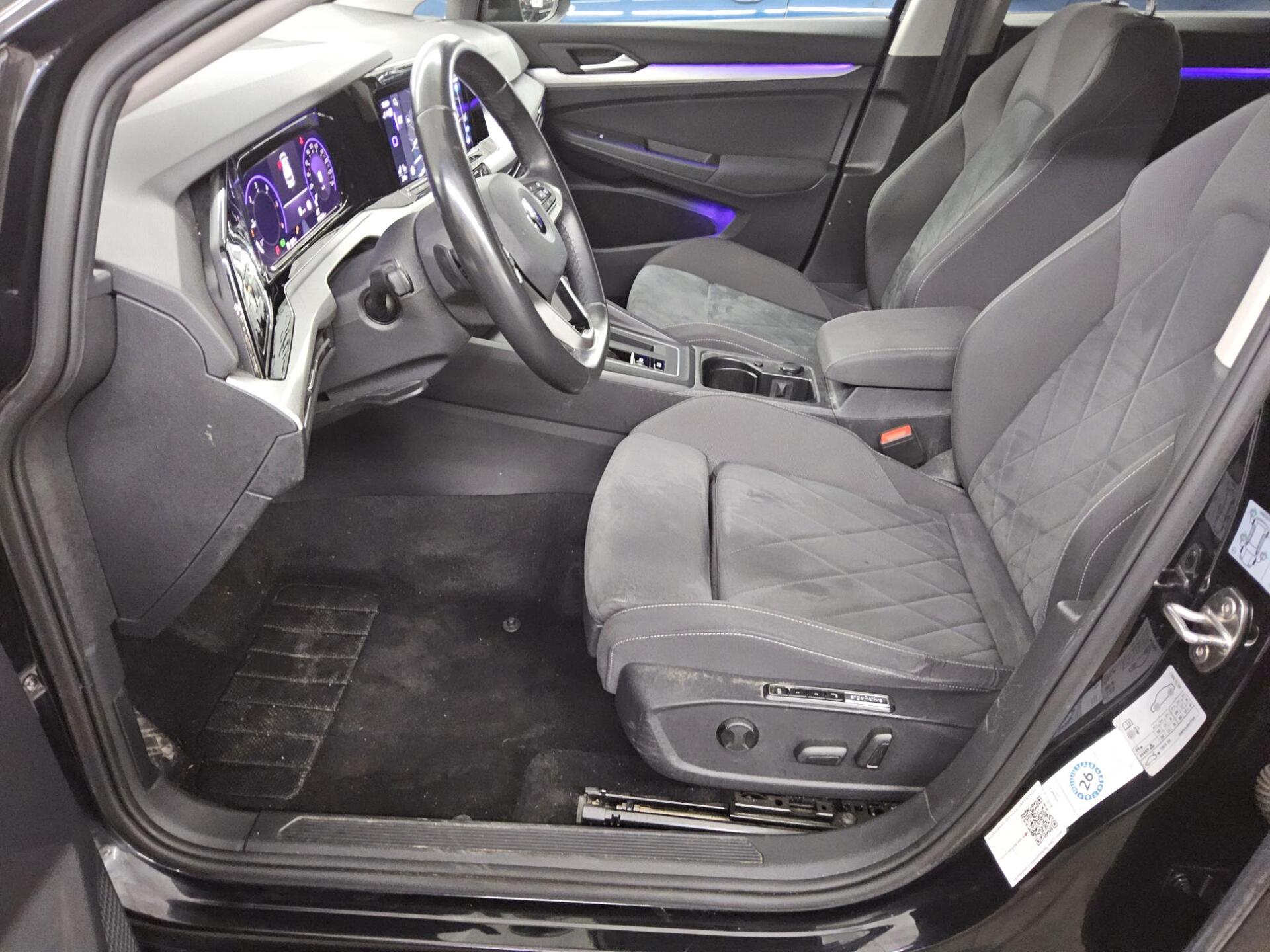 Volkswagen Golf-8 Var. 2.0 TDI Life Navi LED DC Memory 9