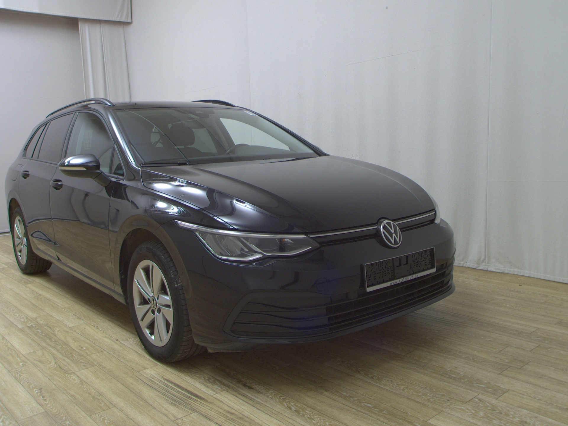 Volkswagen Golf-8 Var. 2.0 TDI Life Navi LED DC Memory 3