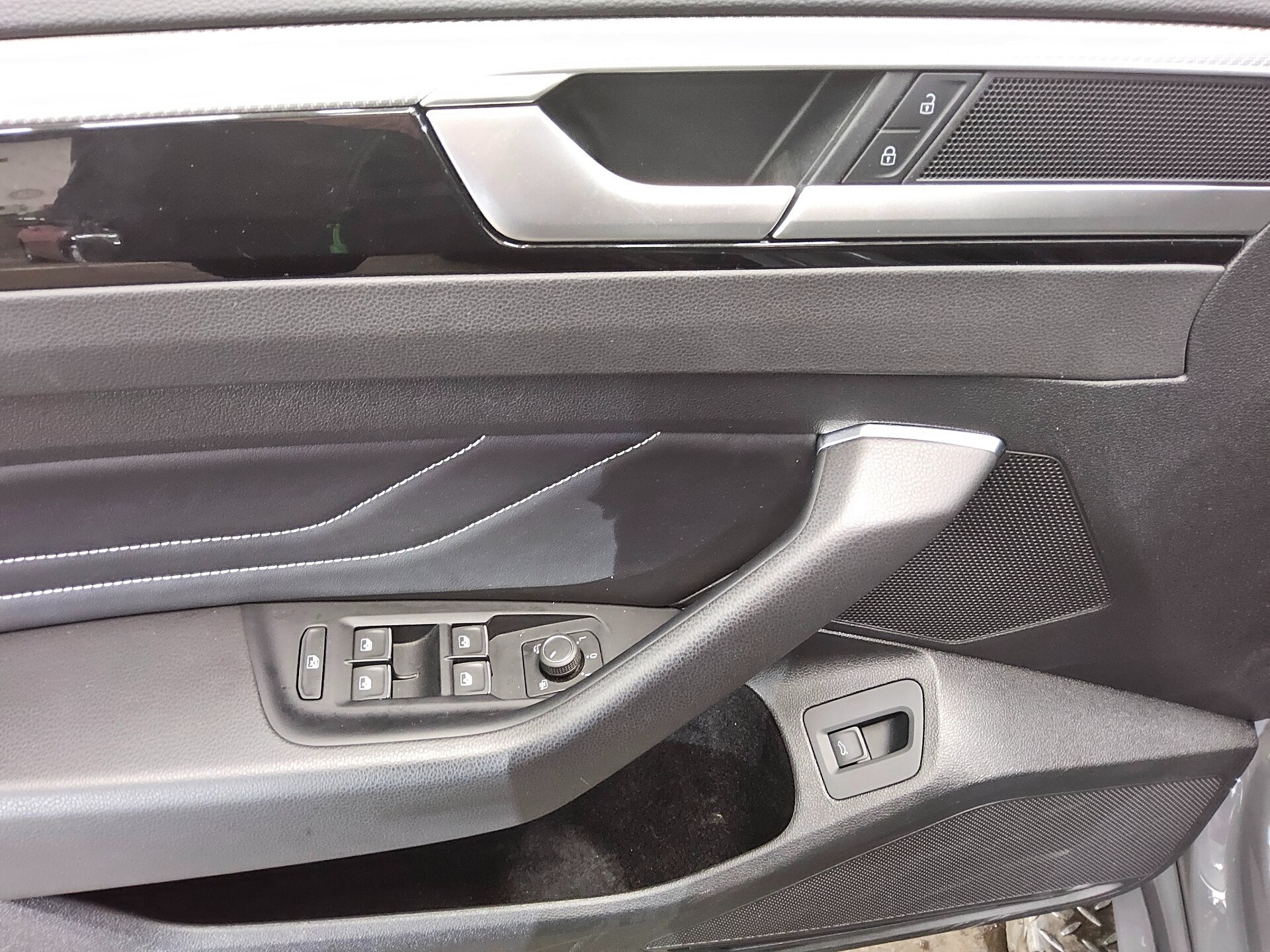 Volkswagen Arteon 2.0 TSI R-Line Navi AID AHK LED RFK 10